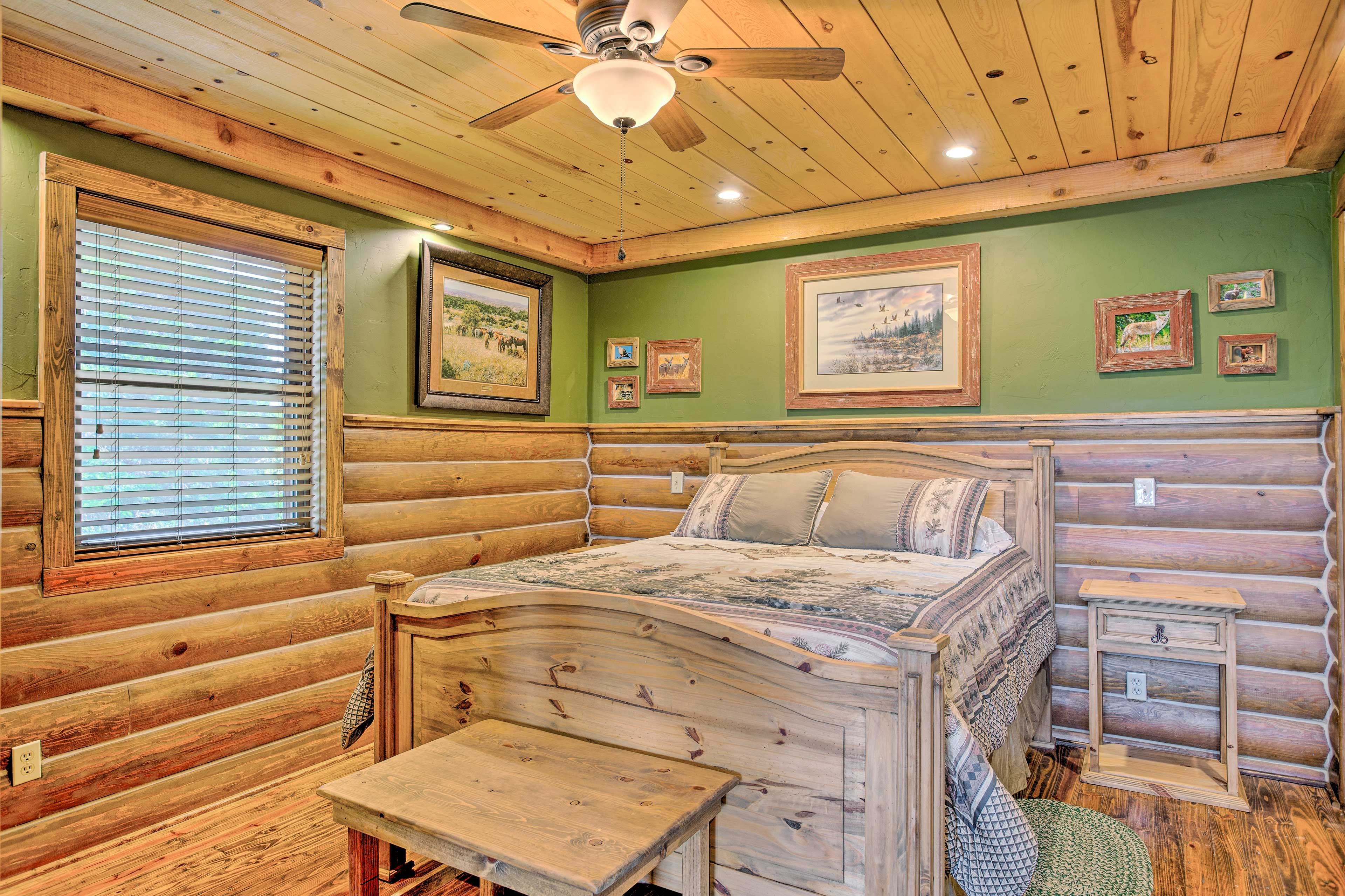 Bedroom | Queen Bed