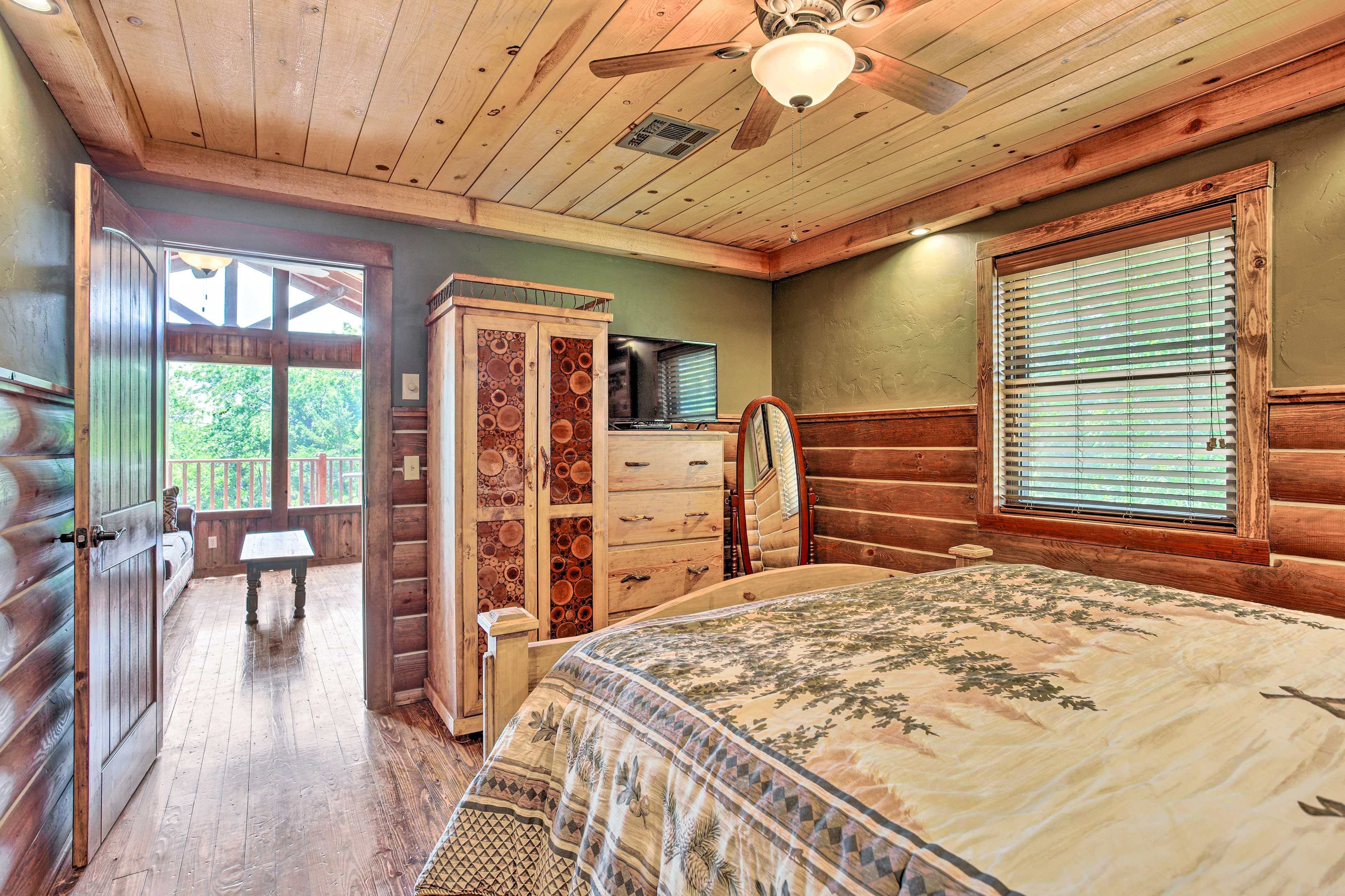 Bedroom | Cable TV