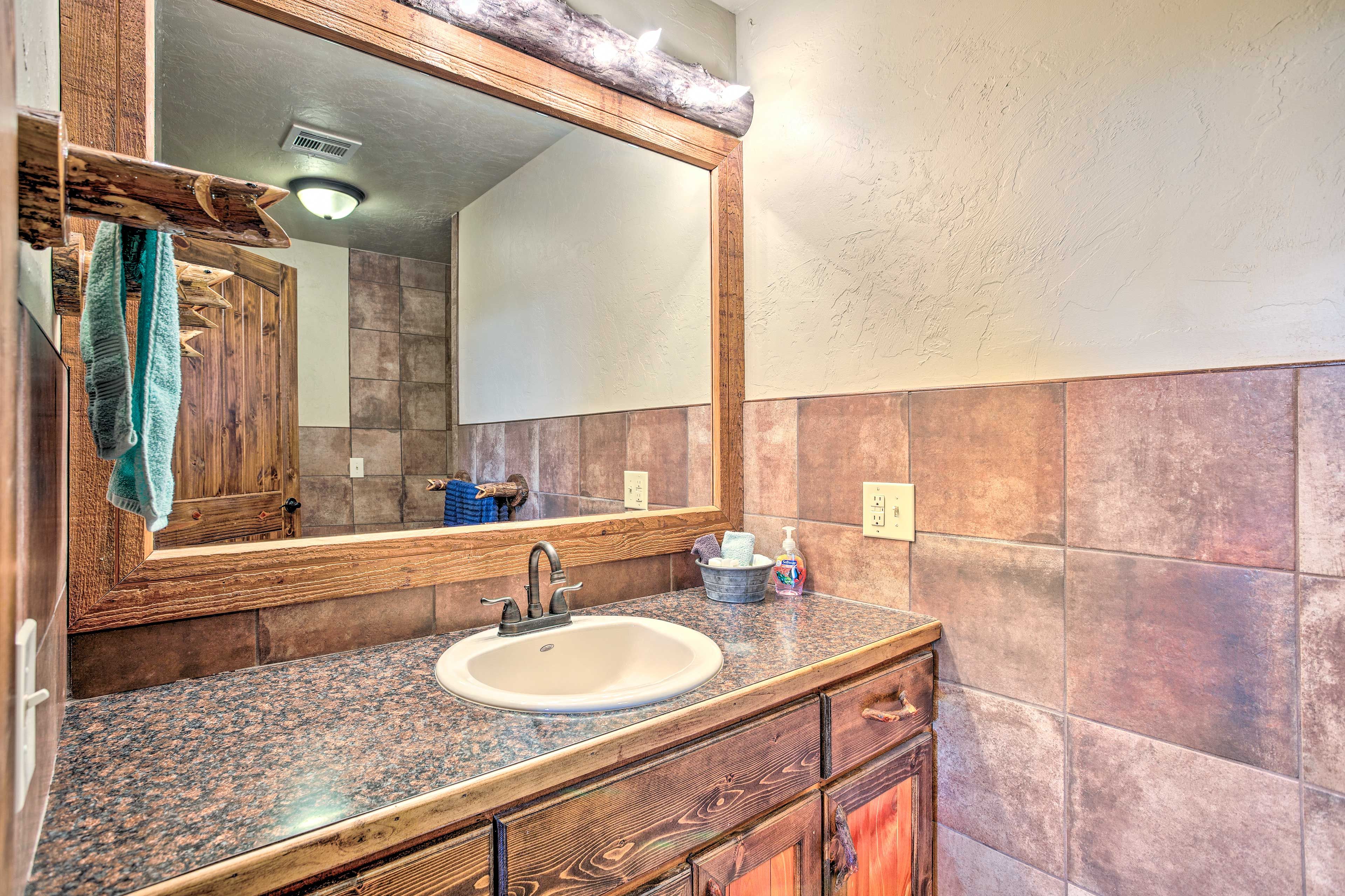 Full Bathroom | Complimentary Toiletries