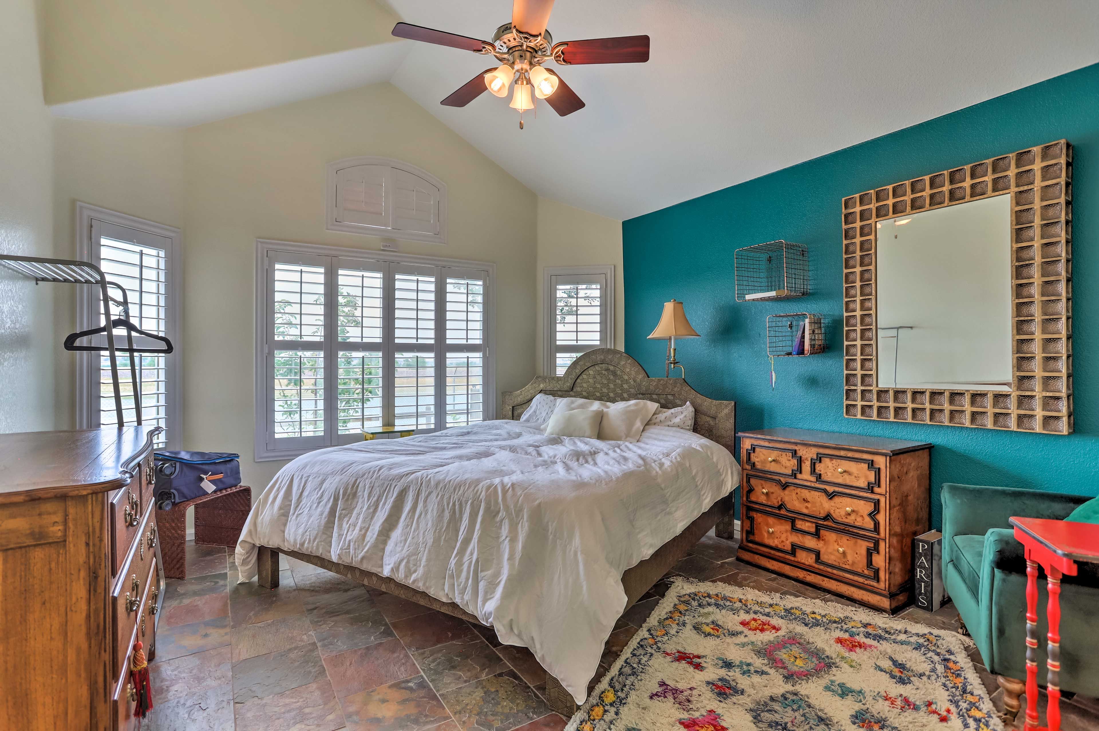 Bedroom 1 | King Bed
