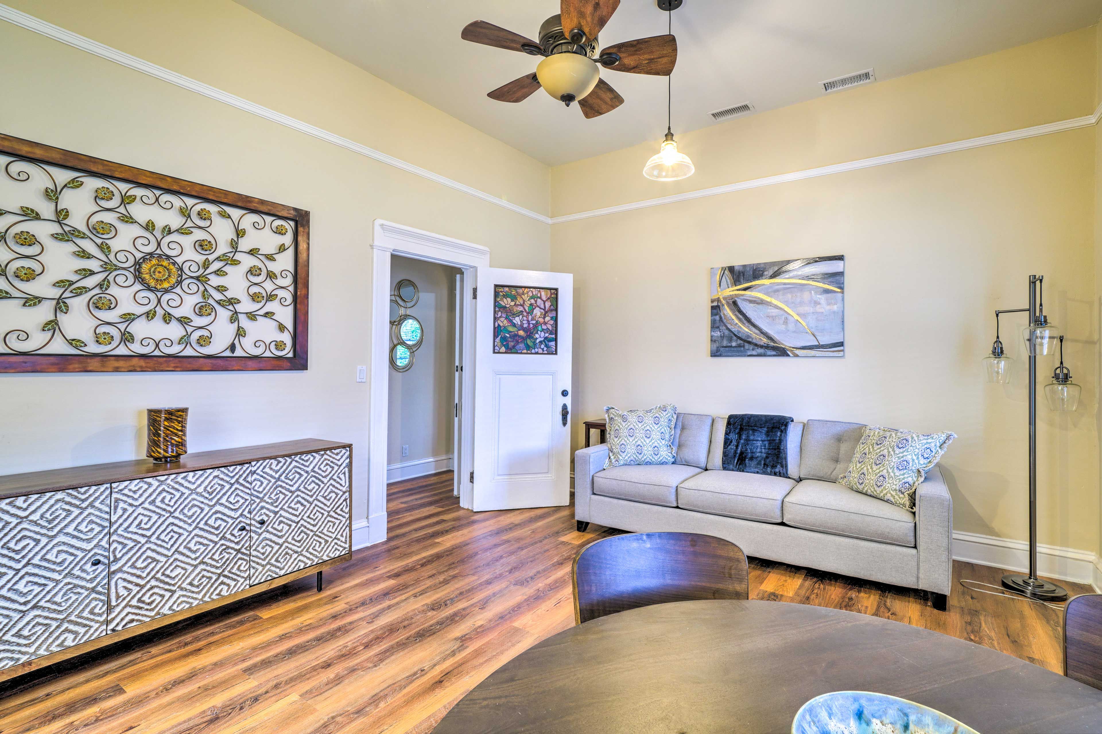 Living Room | Queen Sleeper Sofa | Smart TV