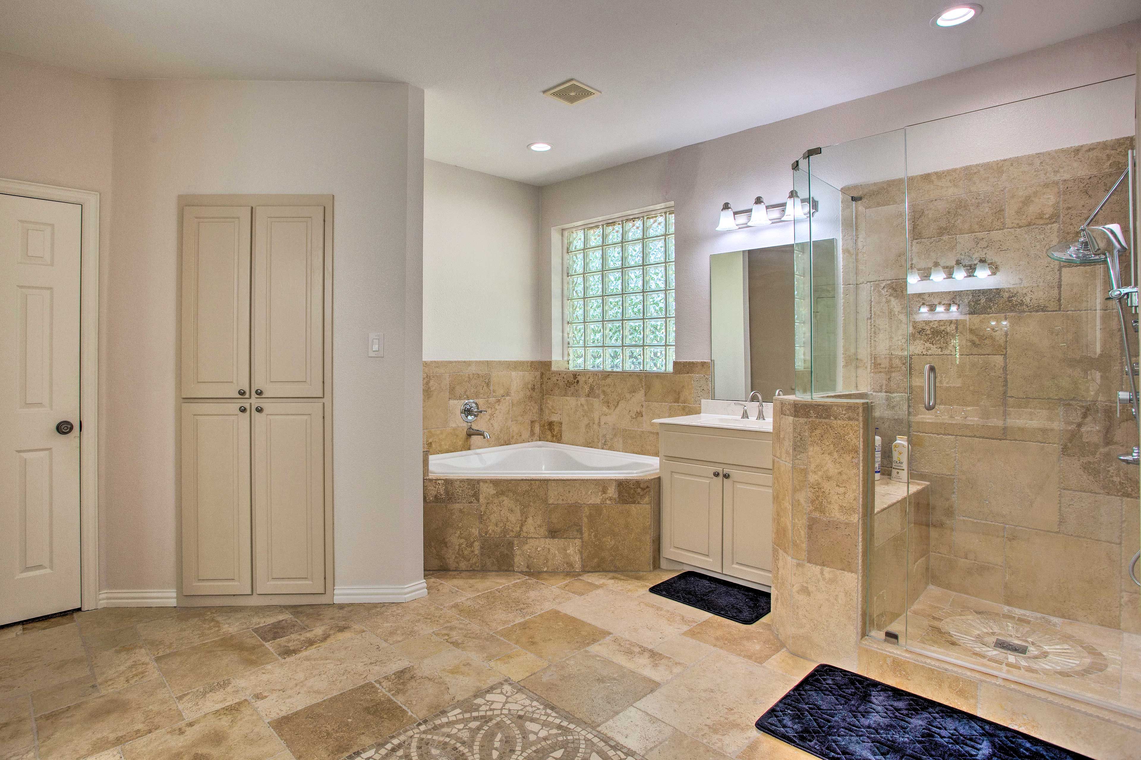 En-Suite Bathroom | Jetted Tub | Walk-In Shower | Complimentary Toiletries