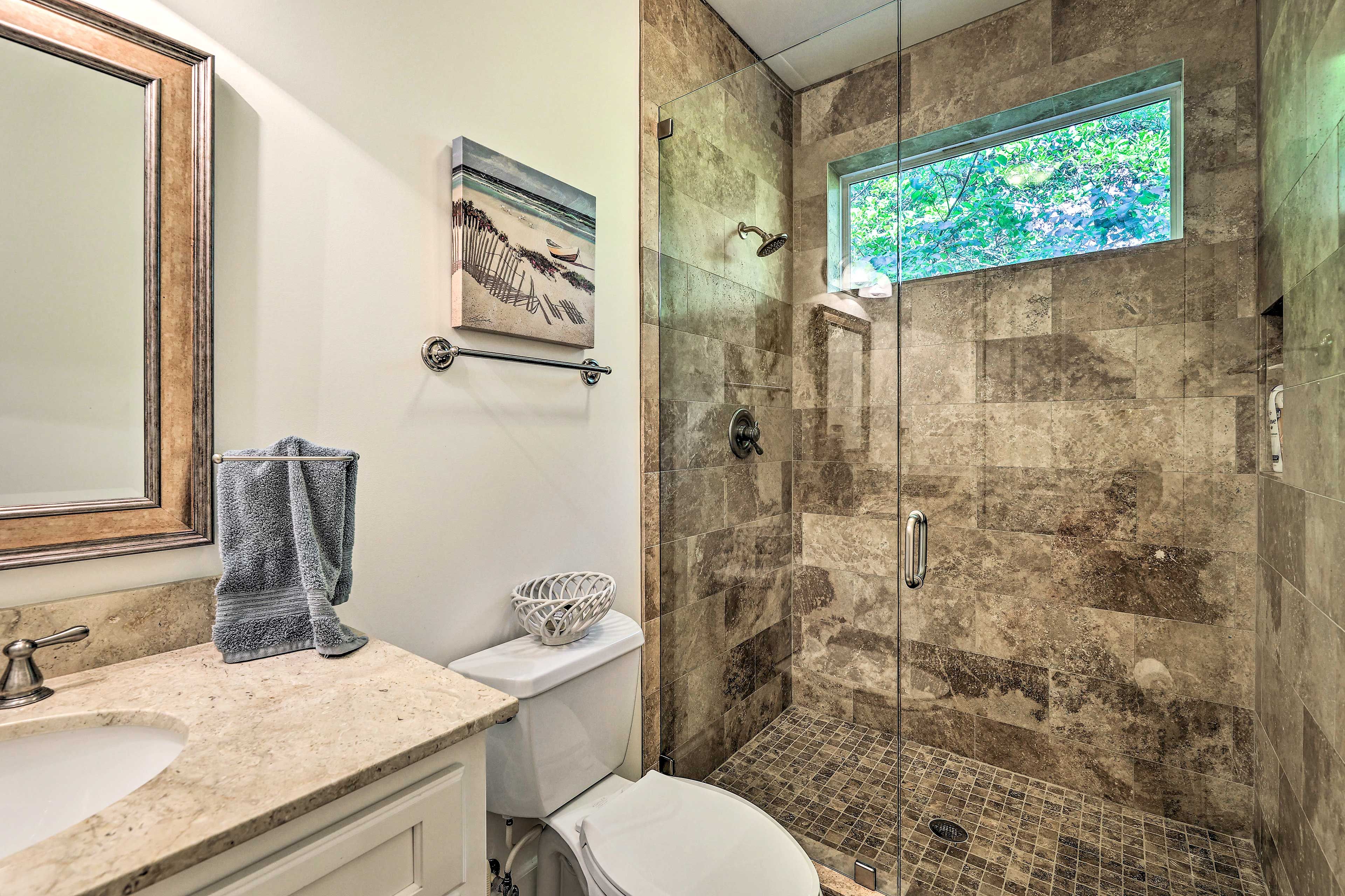 Bathroom | Main Level
