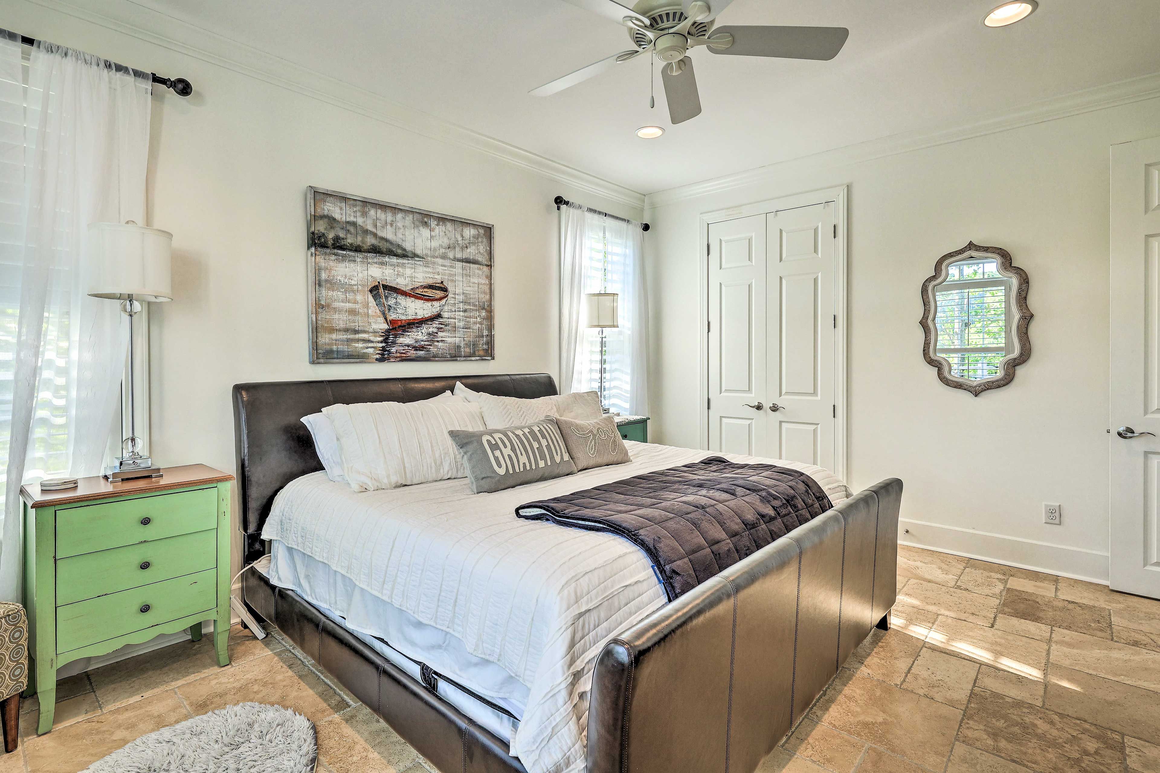 Bedroom 1 | King Bed | Smart TV | Main Level