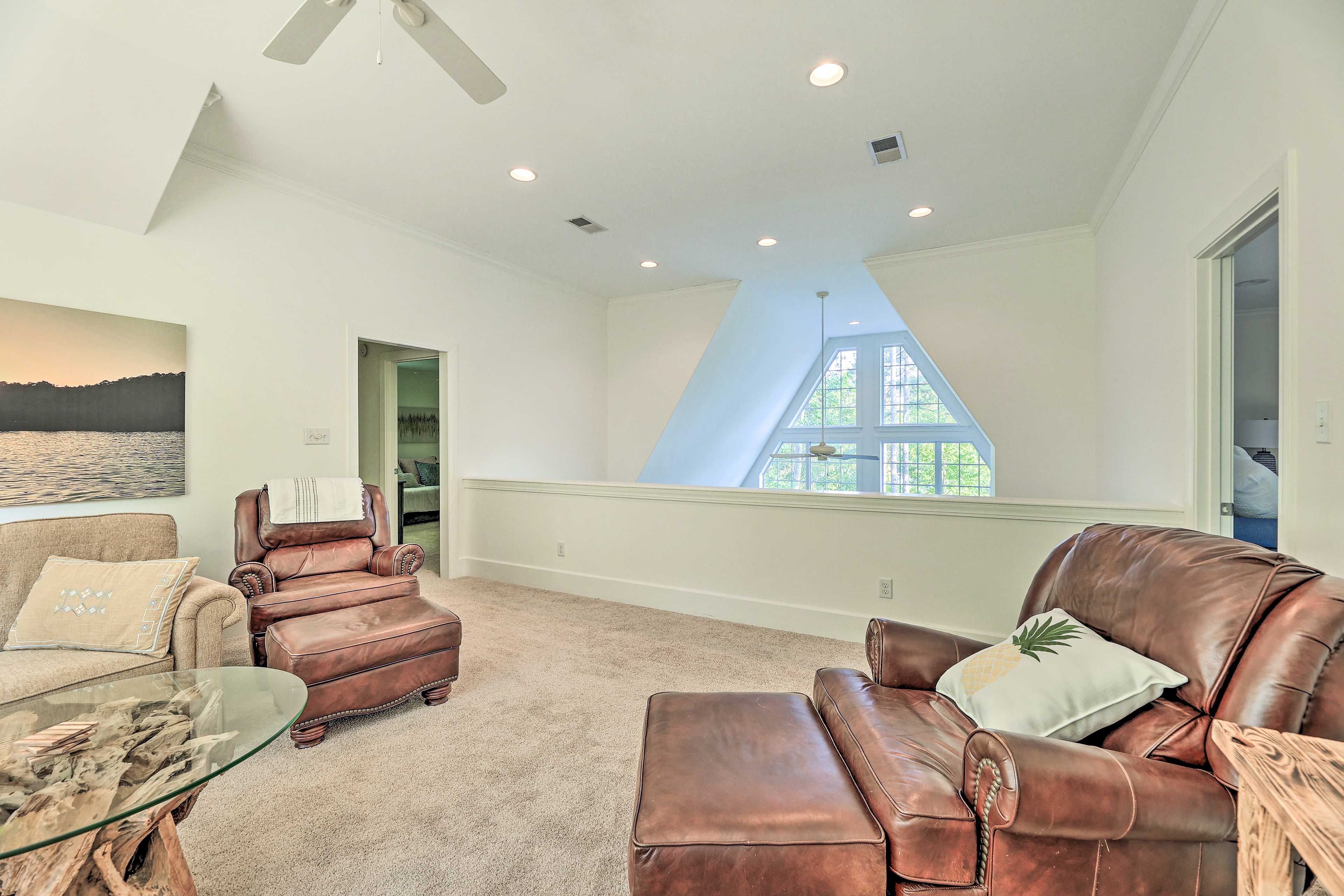 Upper-Level Sitting Room | Smart TV