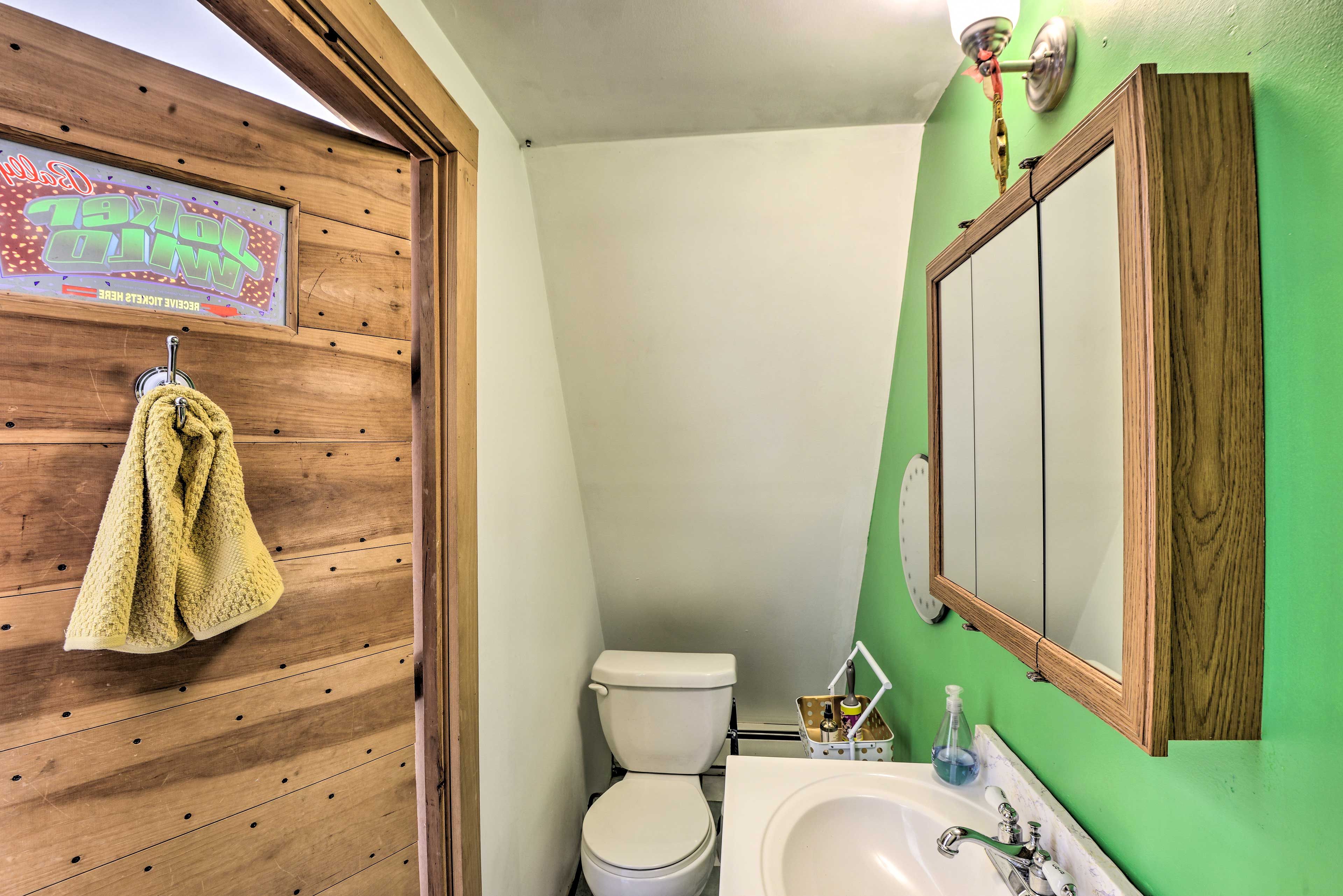 Full Bathroom | Towels Provided | Hair Dryer