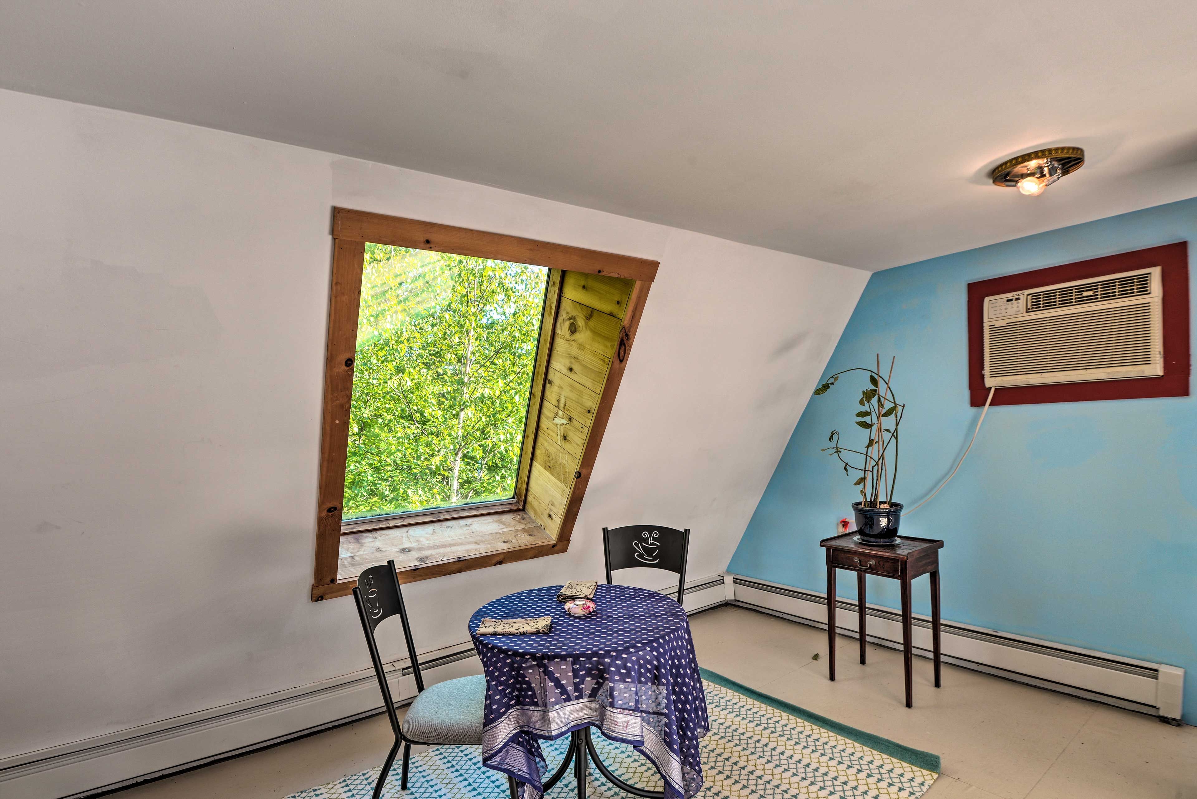 Dining Area | Smart TV | Pet Friendly w/ Fee | Books & Board Games