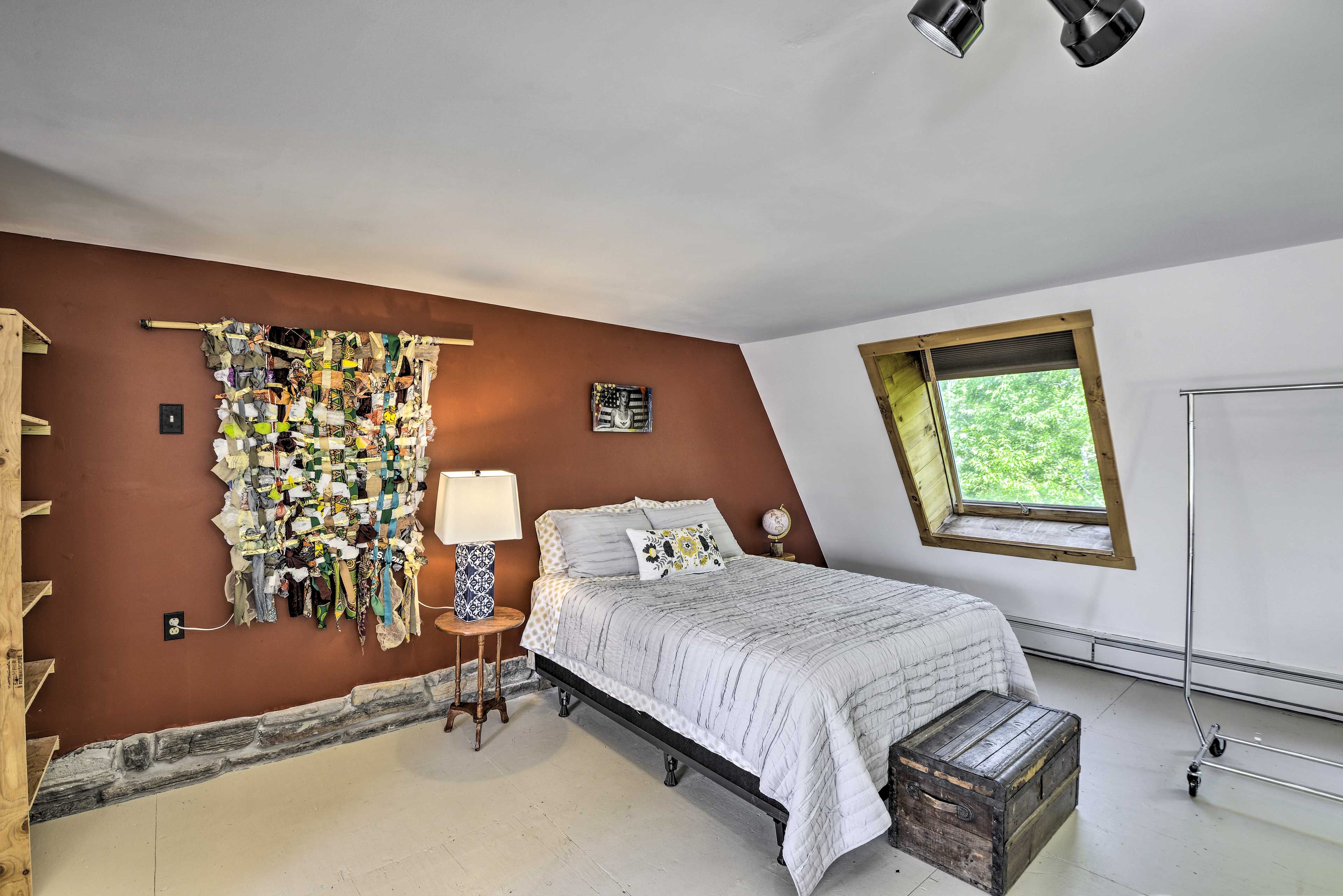 Sleeping Area | Queen Bed | Linens Provided