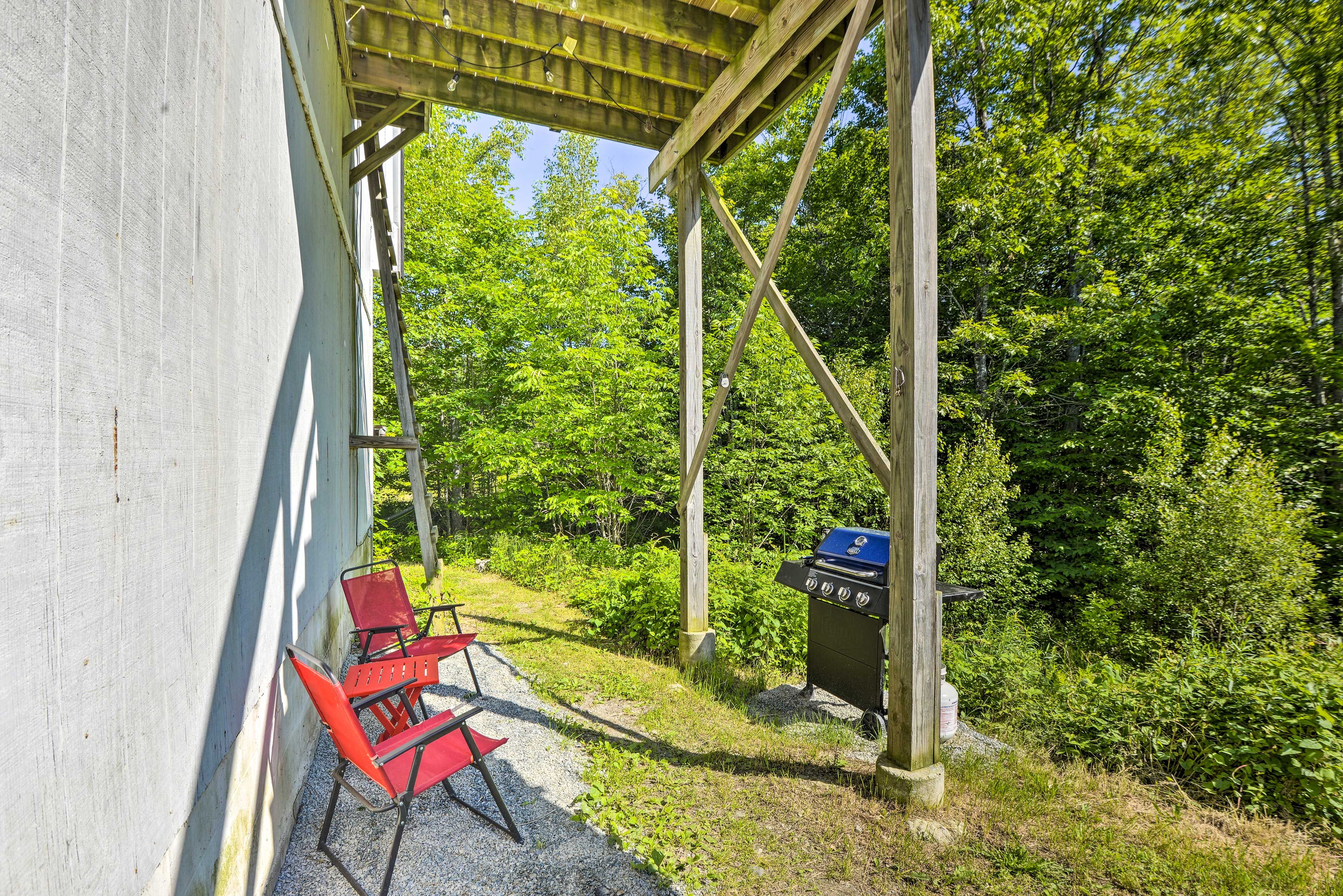 Lounge Area | Gas Grill