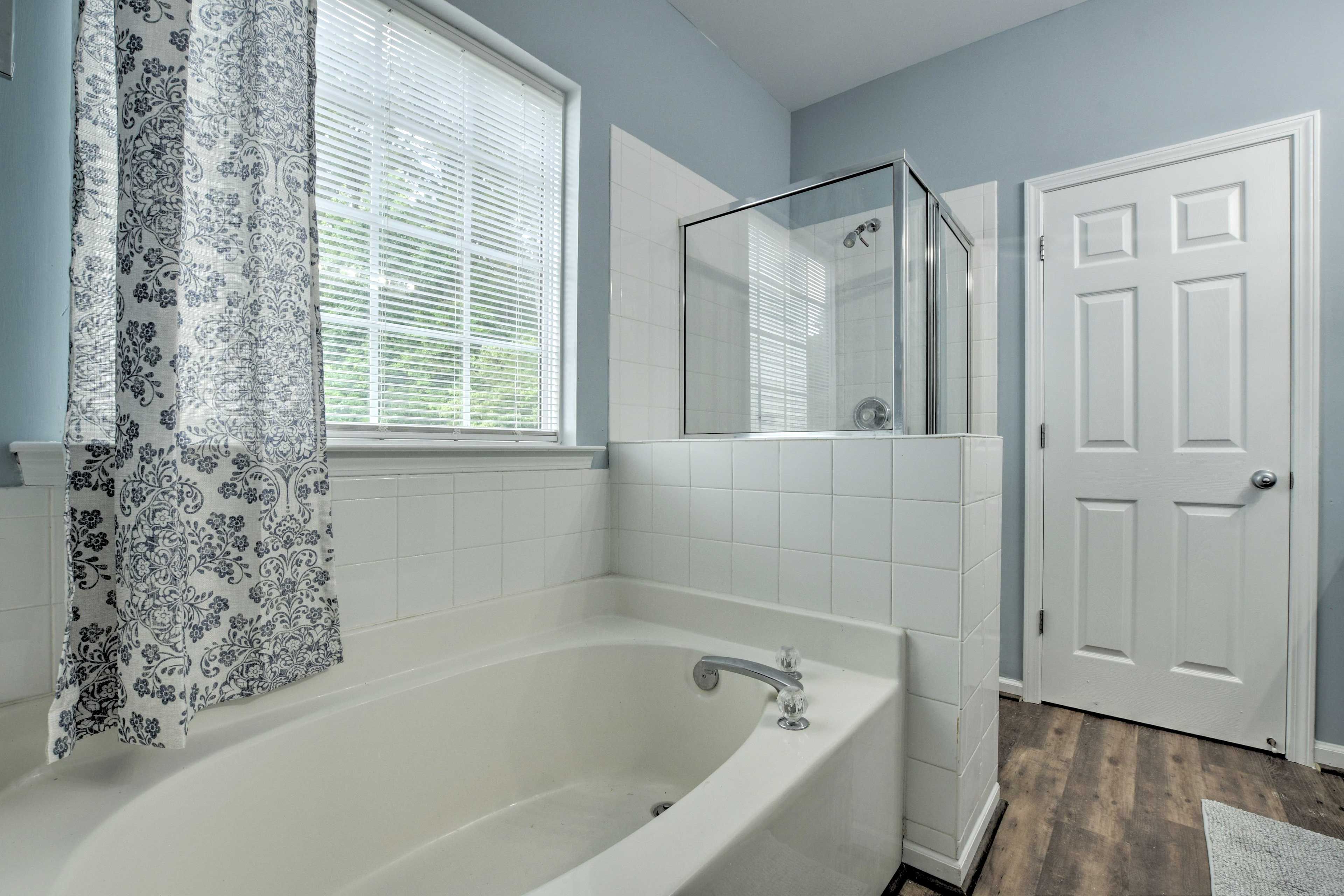 En-Suite Bathroom | 2nd Floor | Towels Provided