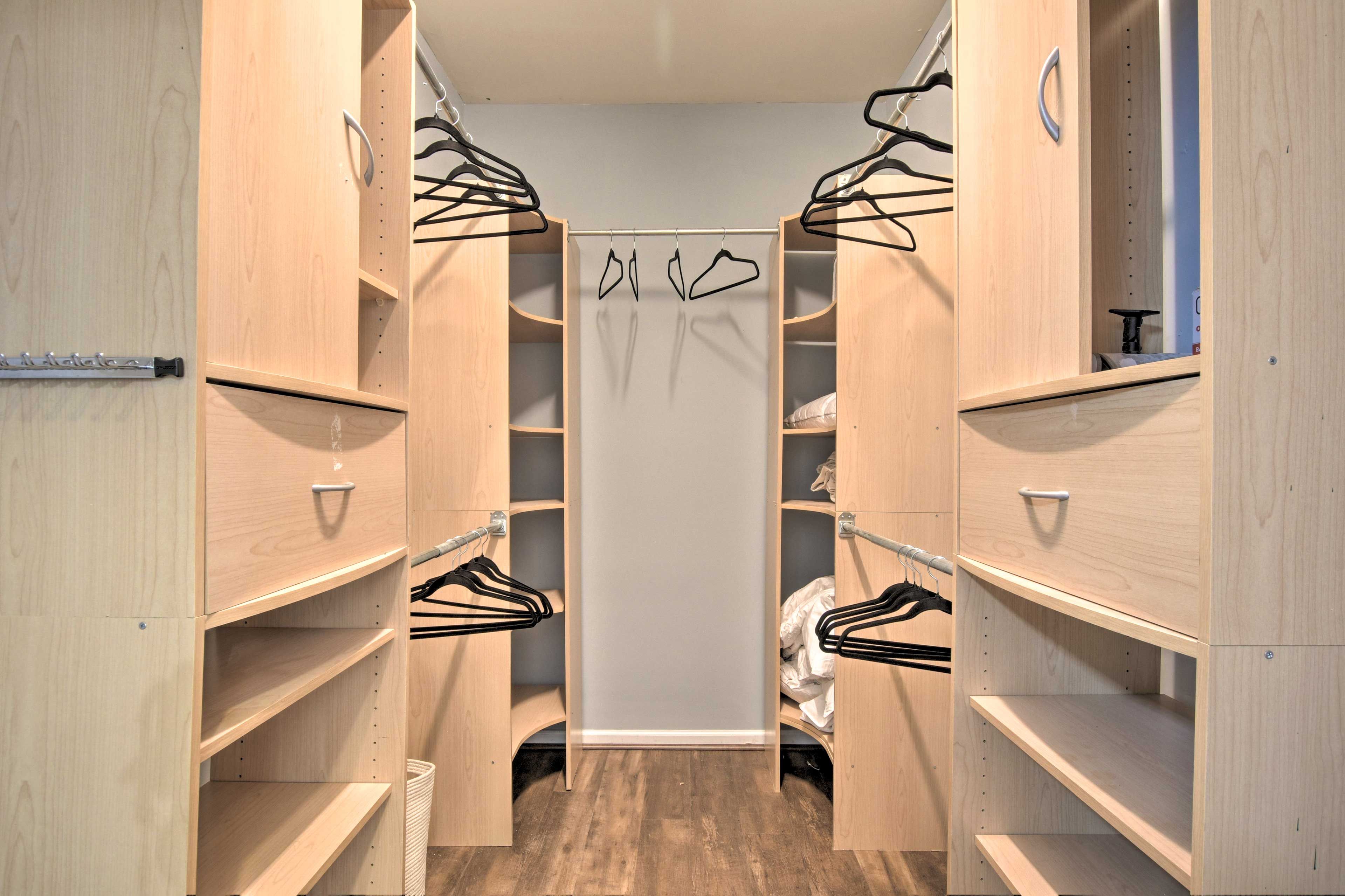 Walk-In Closet | Hangers