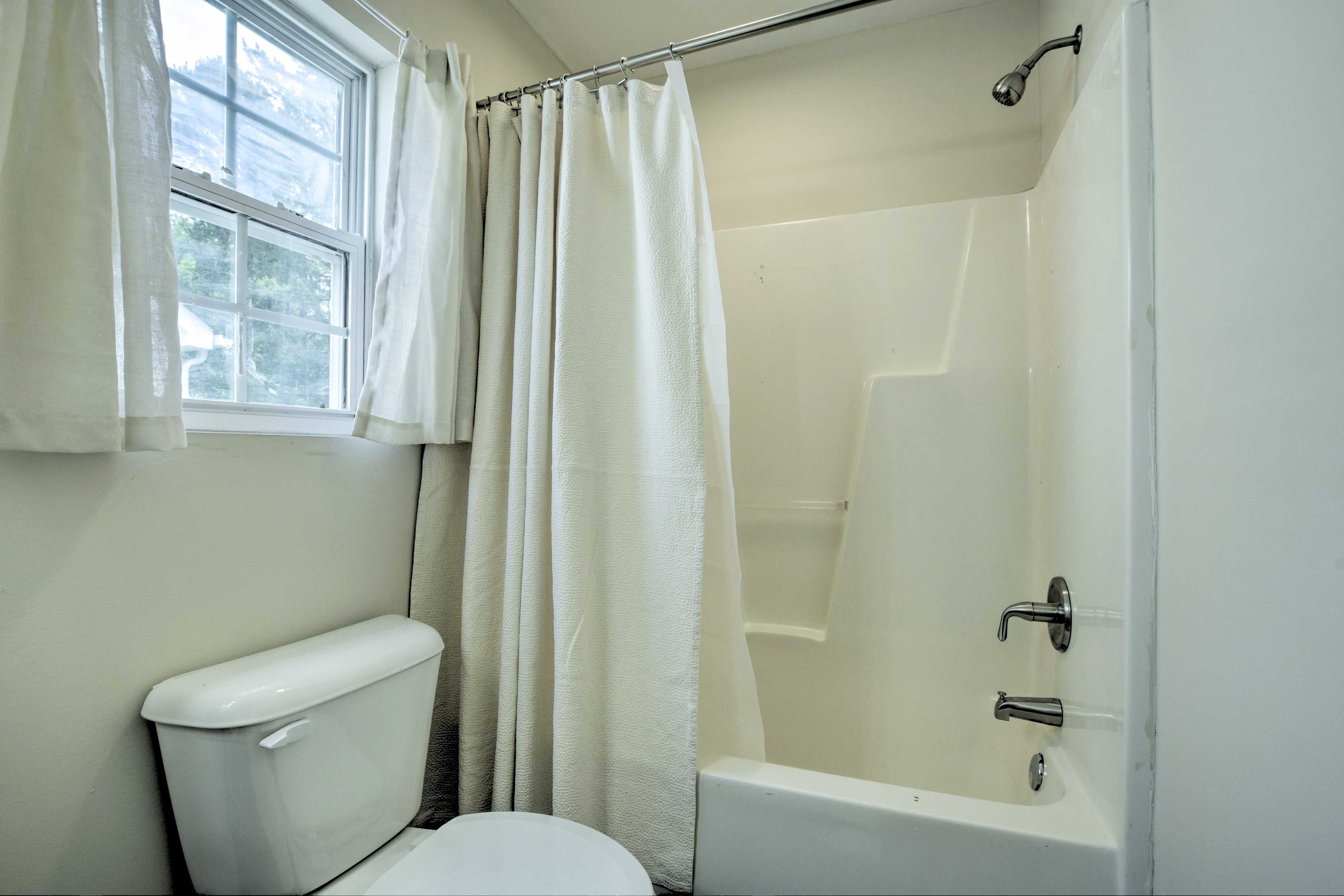 Full Bathroom | 2nd Floor