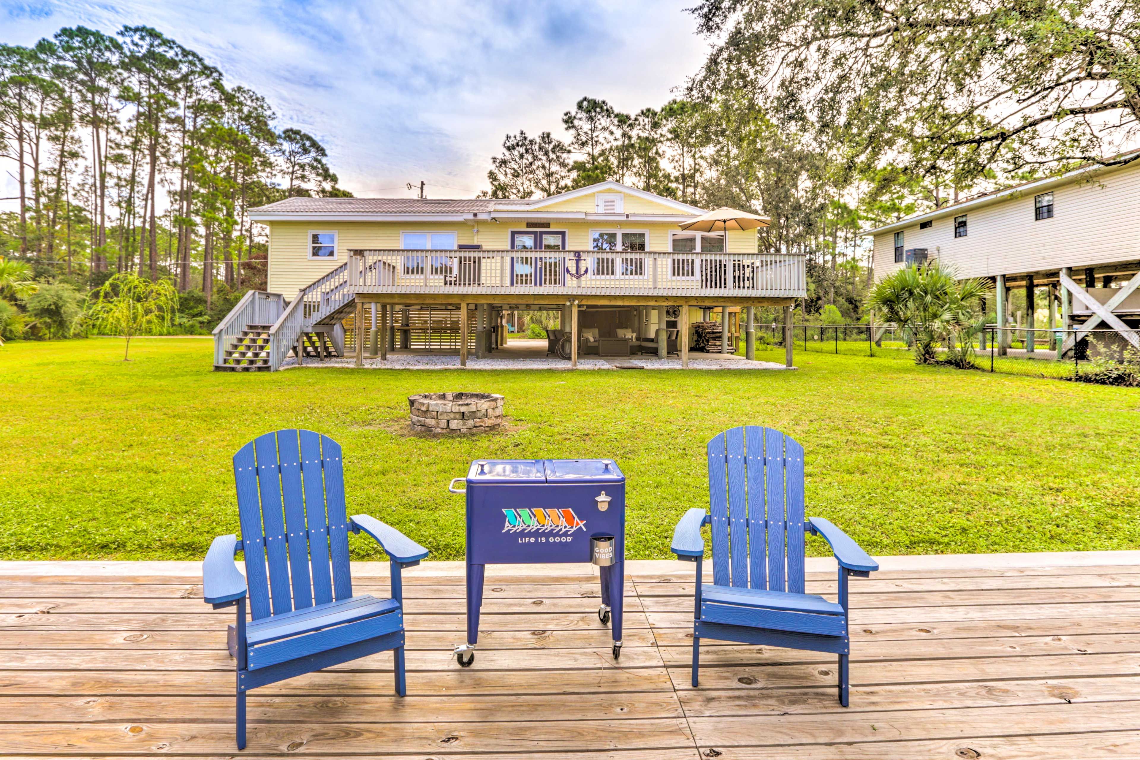 Backyard | Fire Pit (Wood Provided)