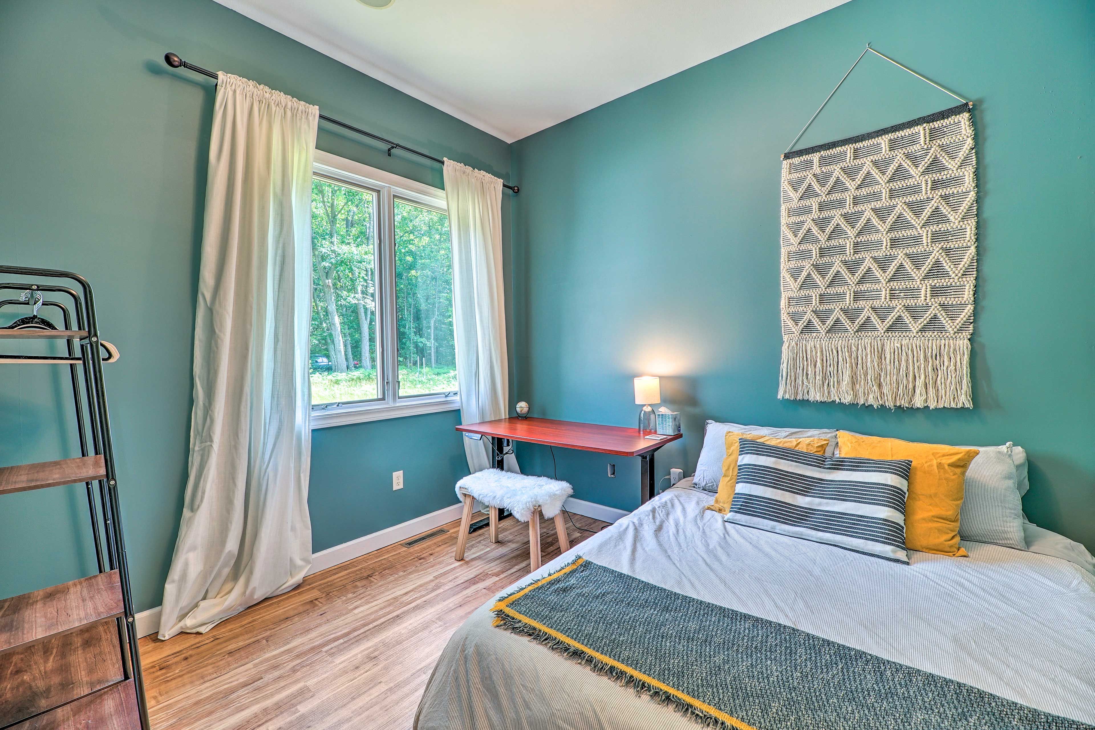 Bedroom 2 | Queen Bed