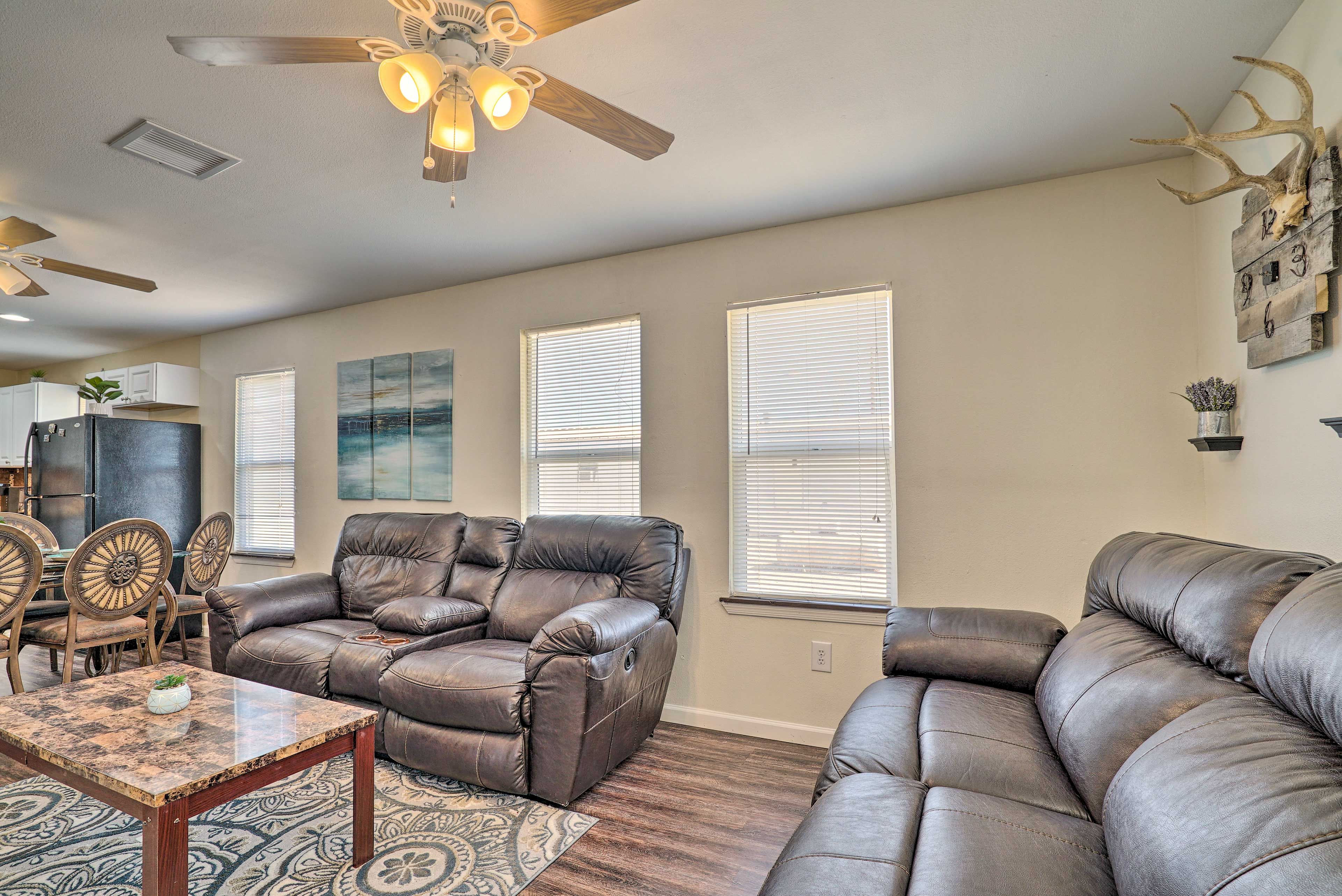 Living Room | Smart TV | Central A/C & Heating