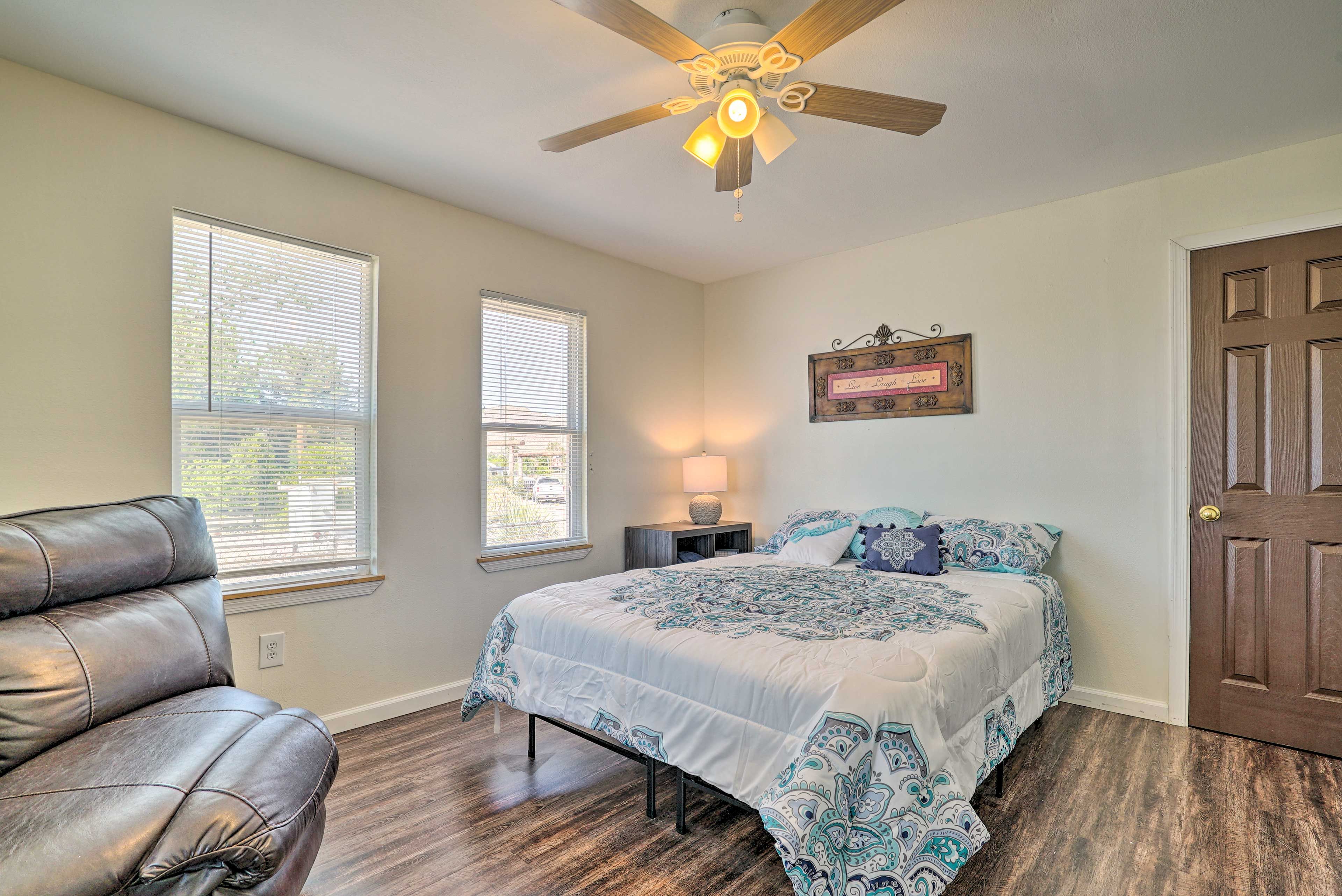 Bedroom 2 | Queen Bed