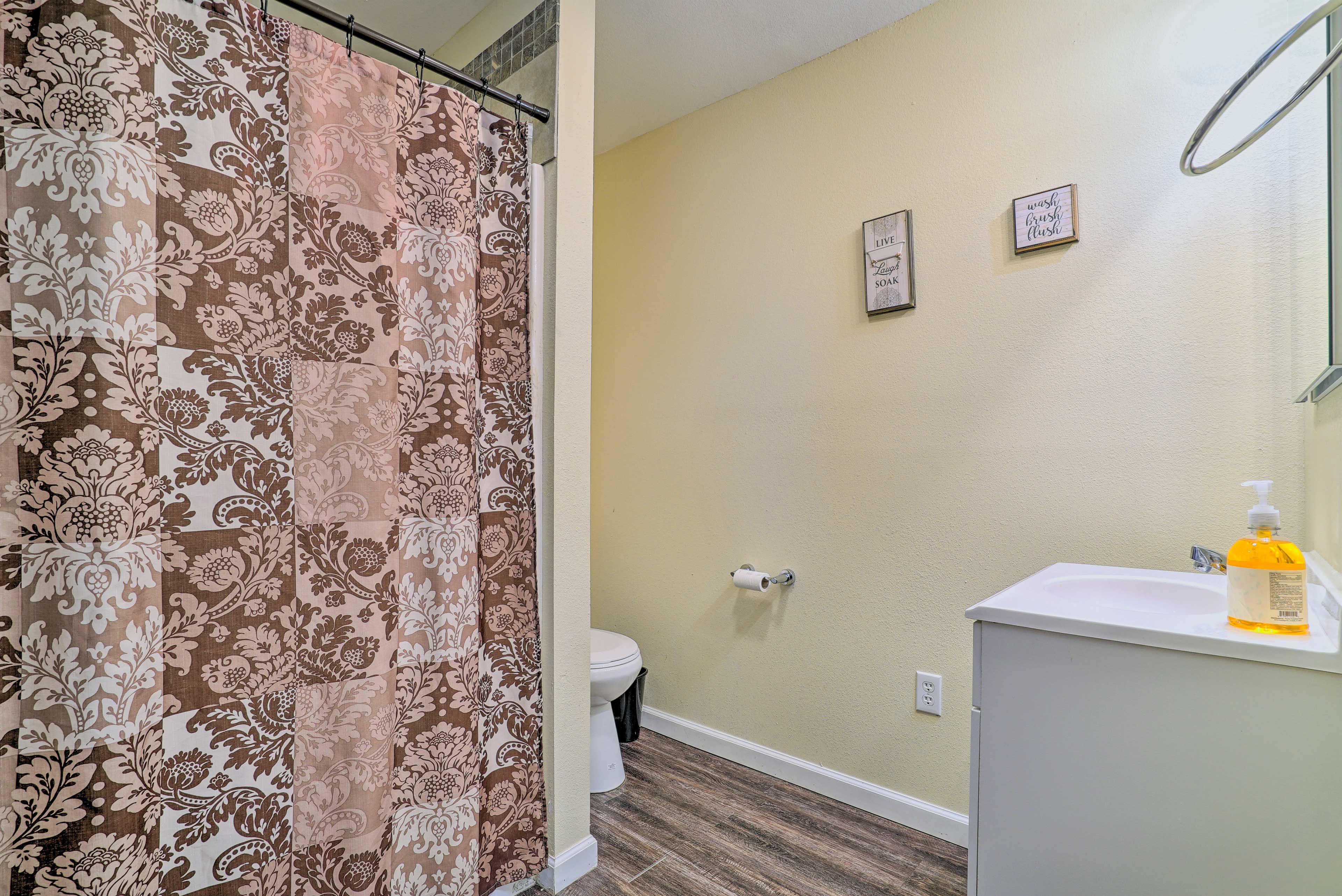 En-Suite Bathroom | Complimentary Toiletries | Hair Dryers | Towels Provided