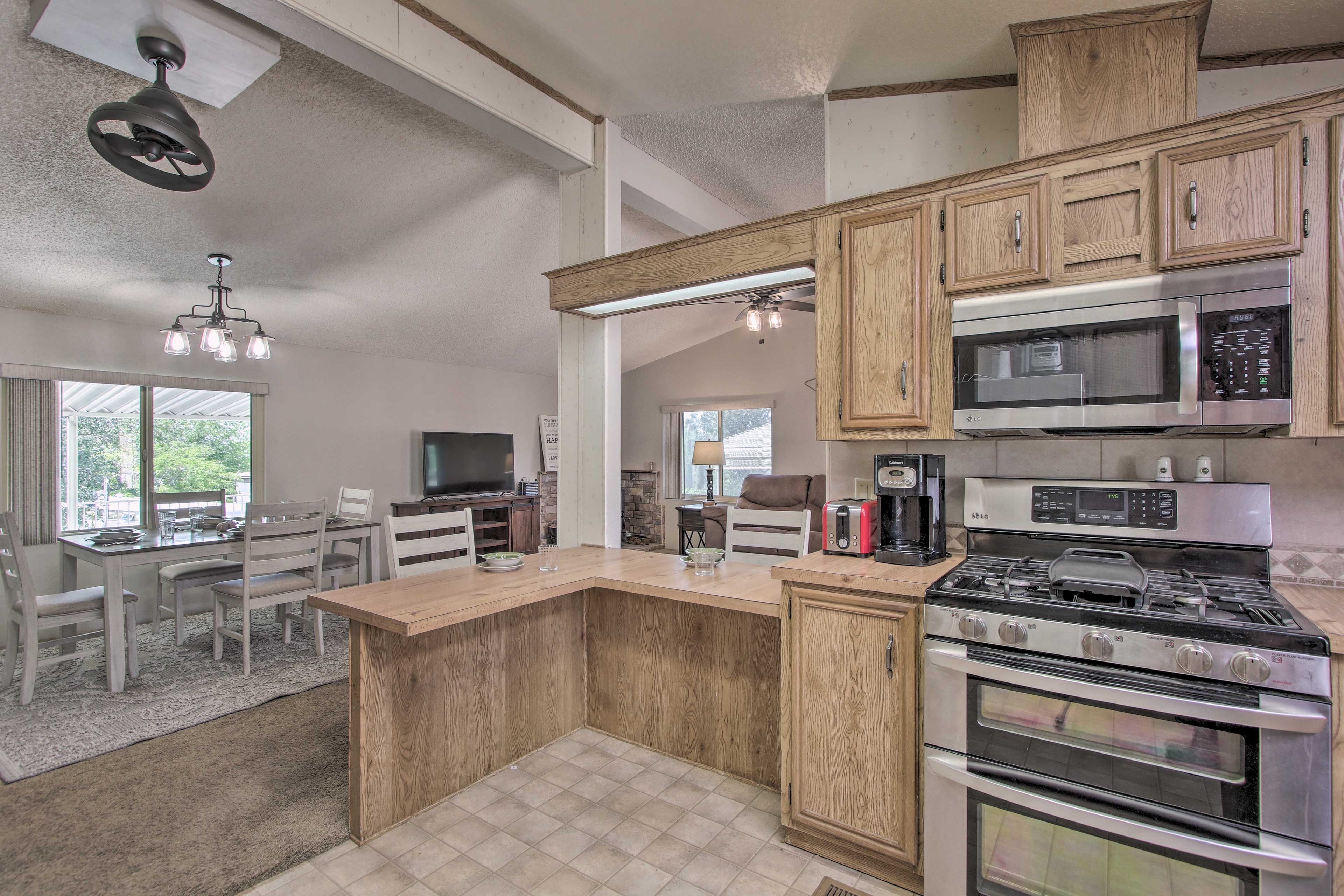 Kitchen | Single-Story Interior | Free WiFi | Towels & Linens