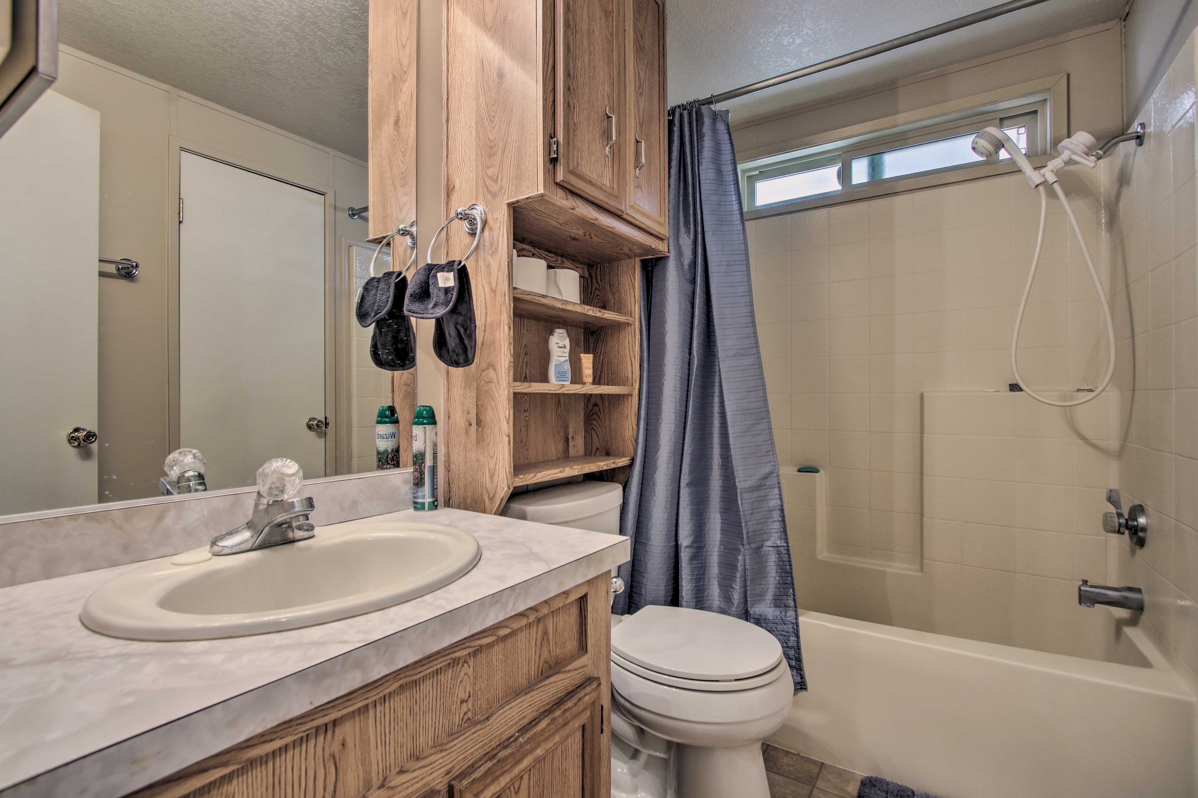 Full Bathroom | Grab Rails in Bathroom