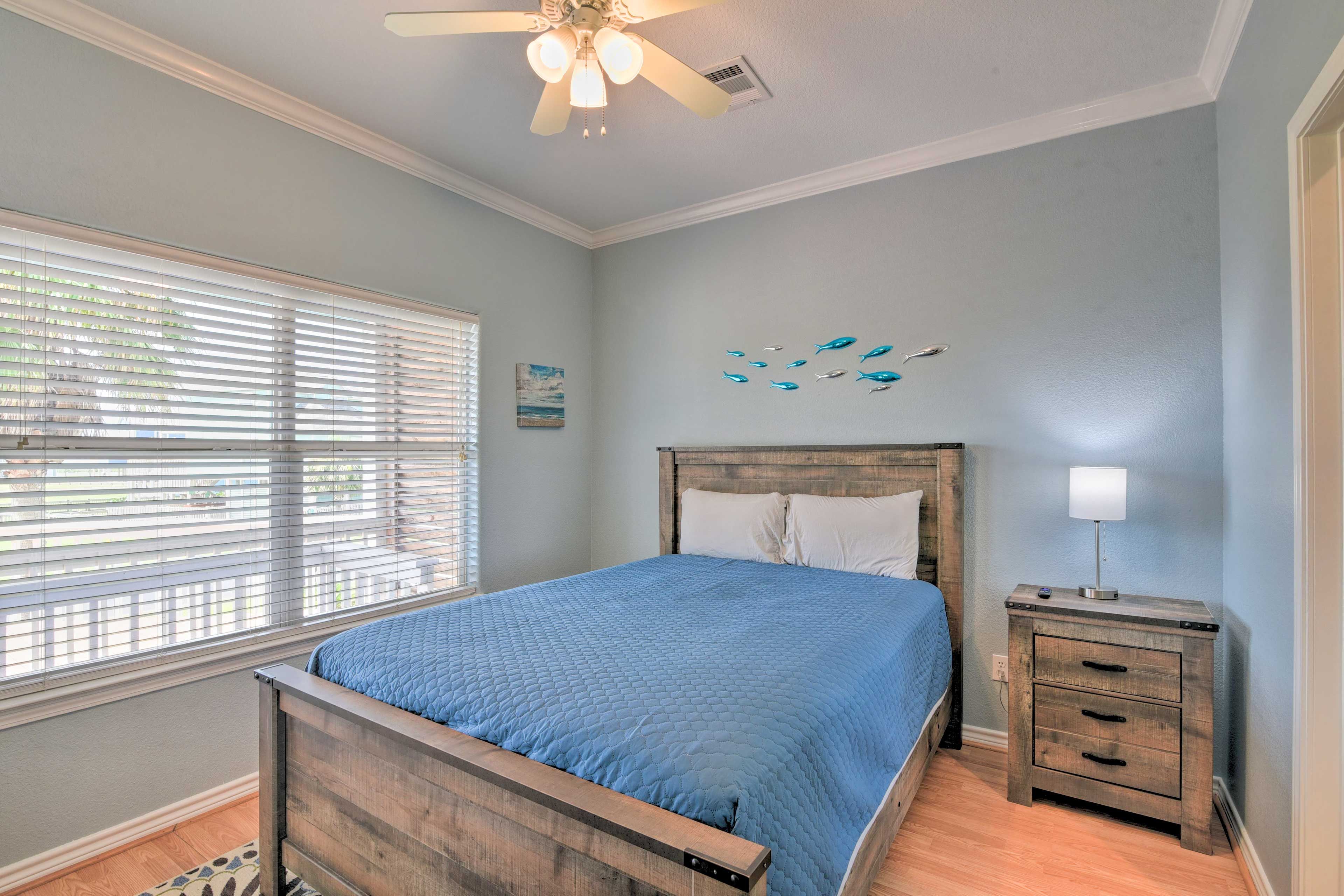 Bedroom 3 | Queen Bed