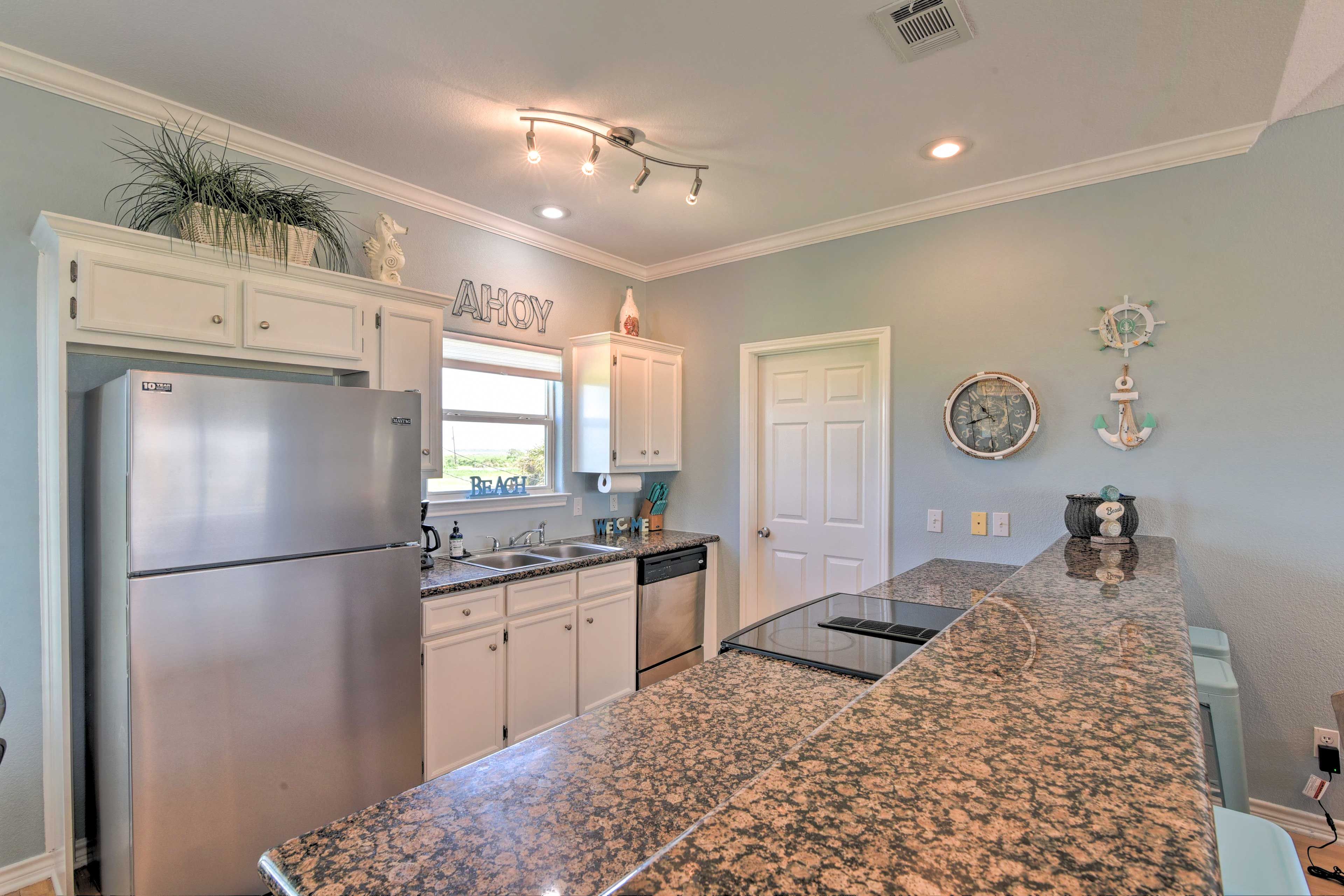 Kitchen | Cooking Basics | Coffee Provided | Paper Towels/Trash Bags Provided