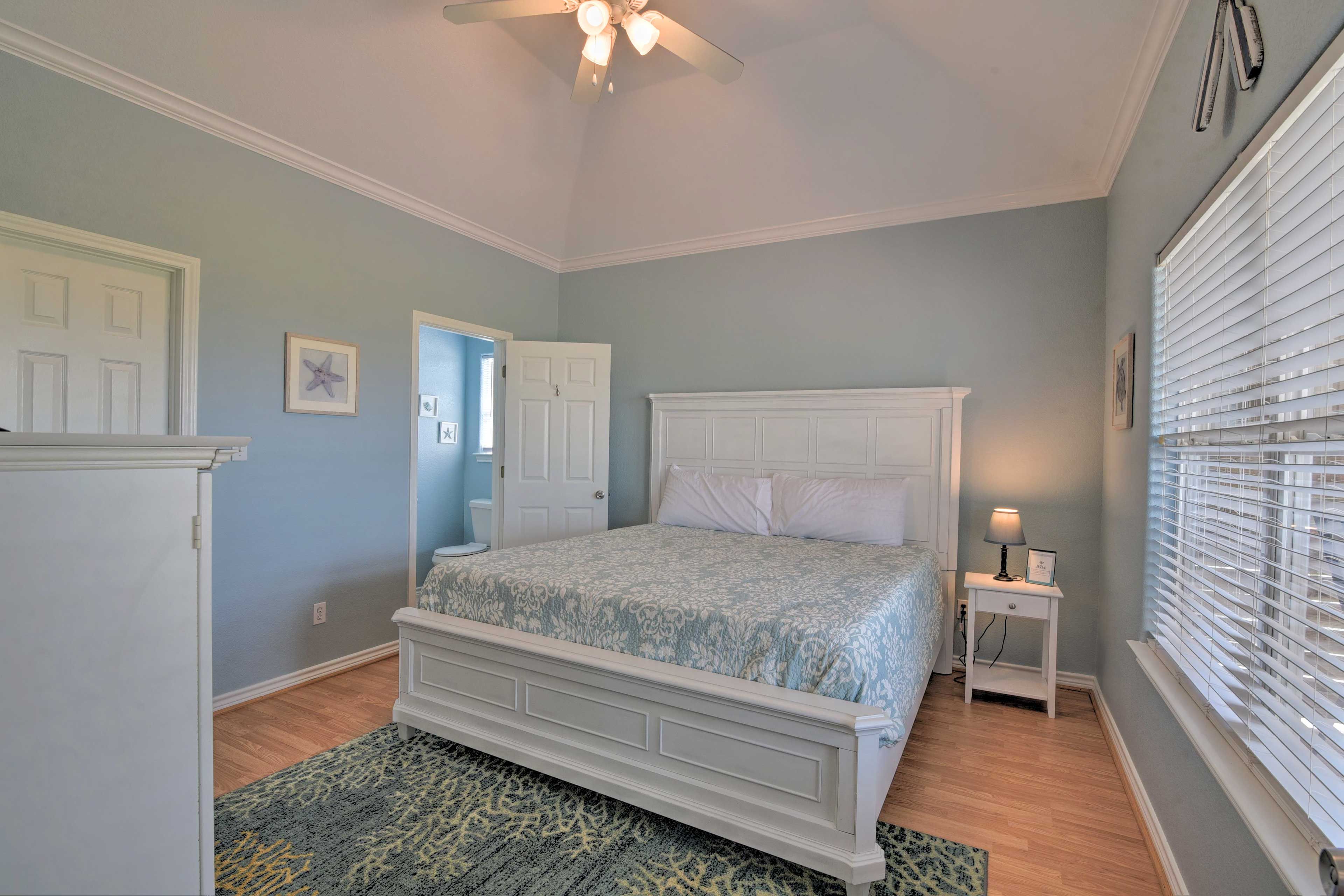Bedroom 1 | King Bed | Linens Provided