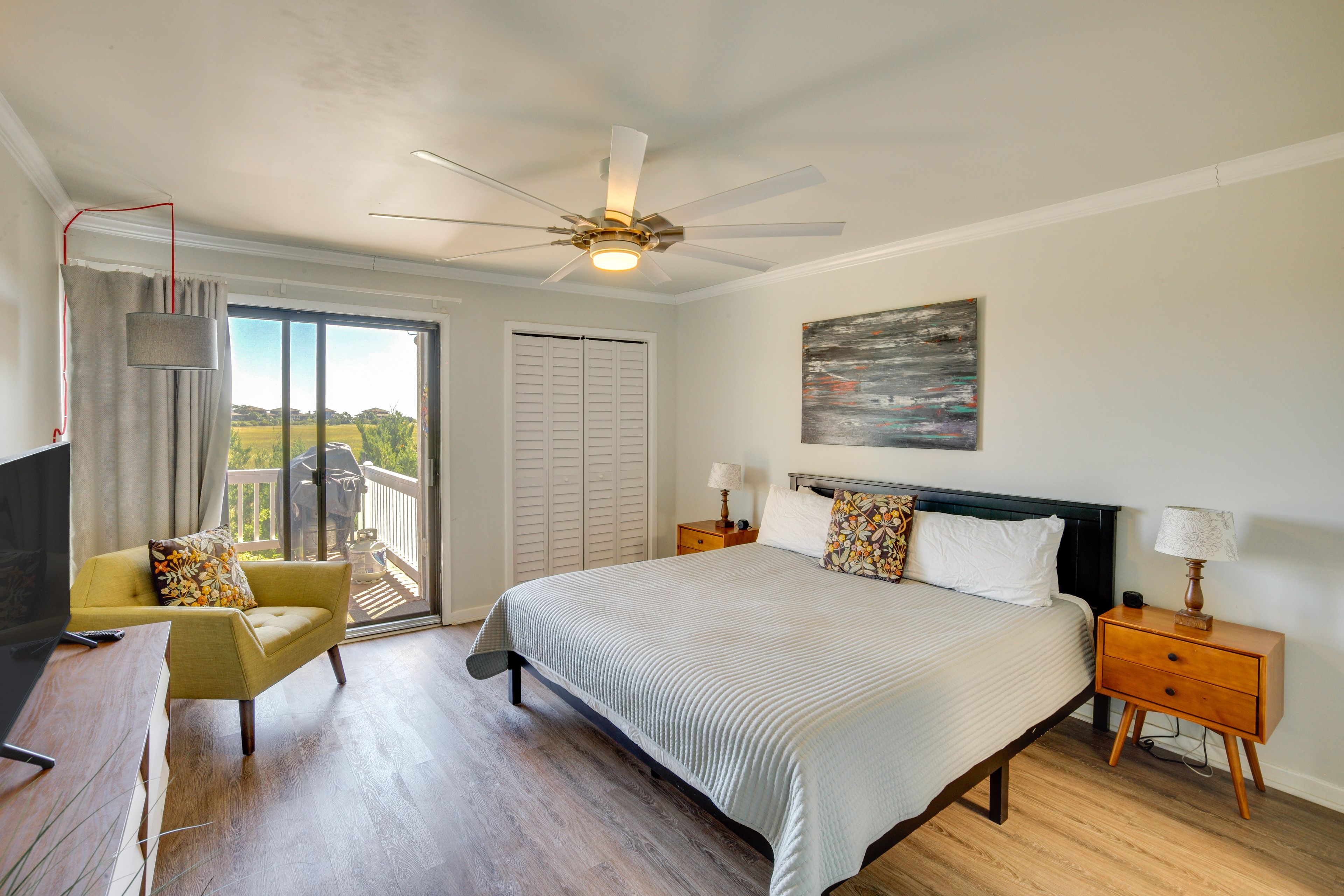 Bedroom 1 | King Bed