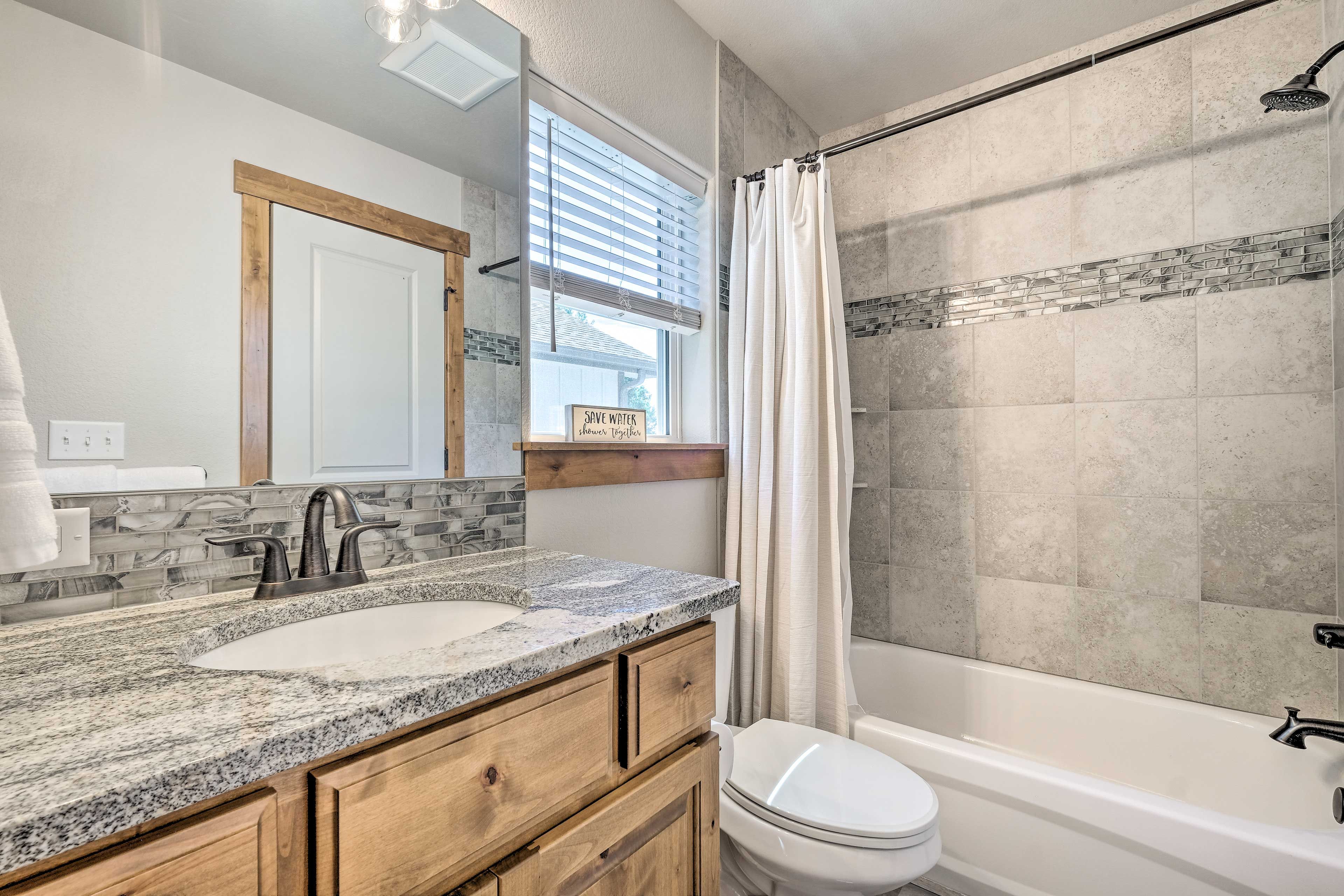 Full Bathroom | 2nd Floor