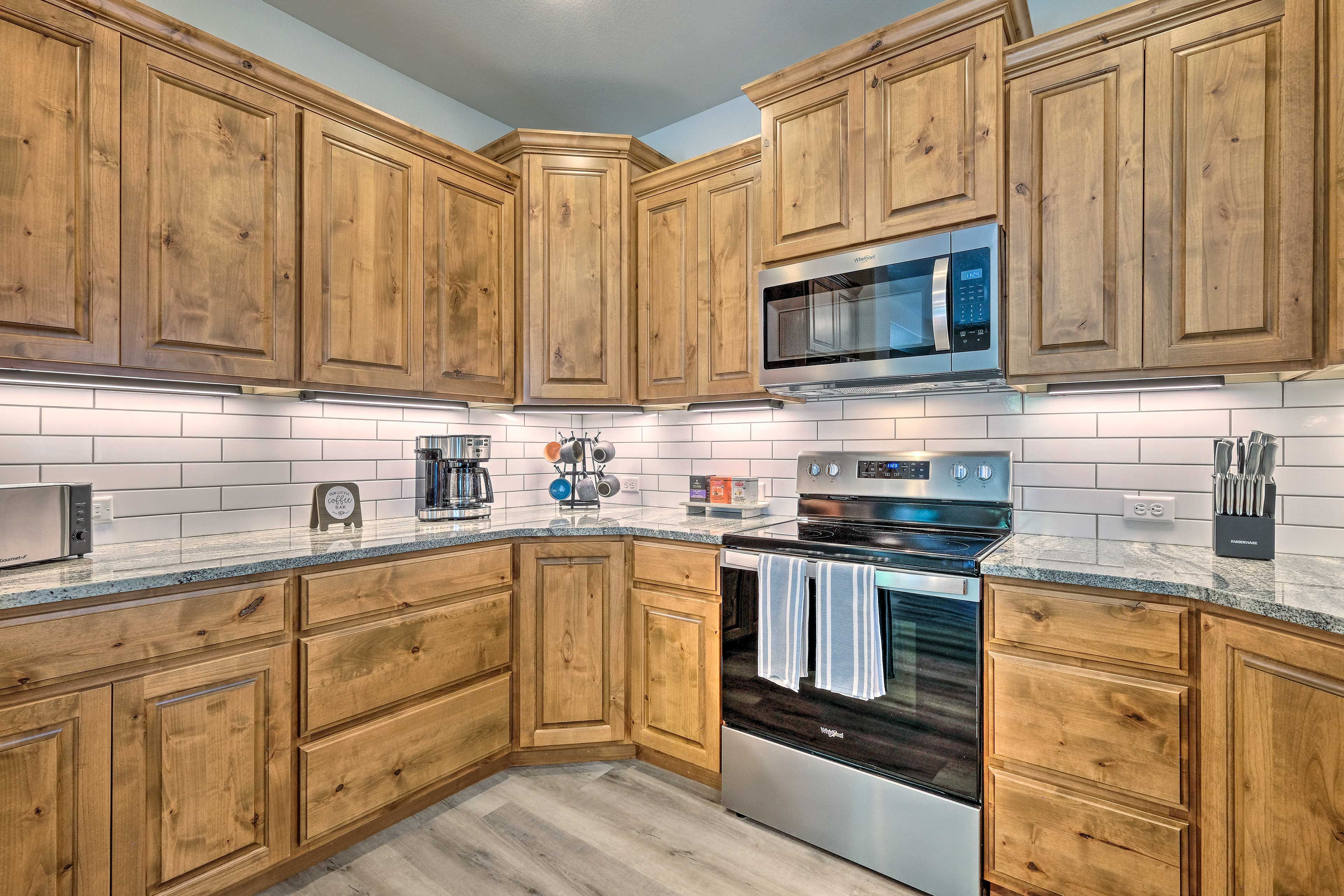 Kitchen | Coffee Maker | Dishwasher | Toaster | 1st Floor