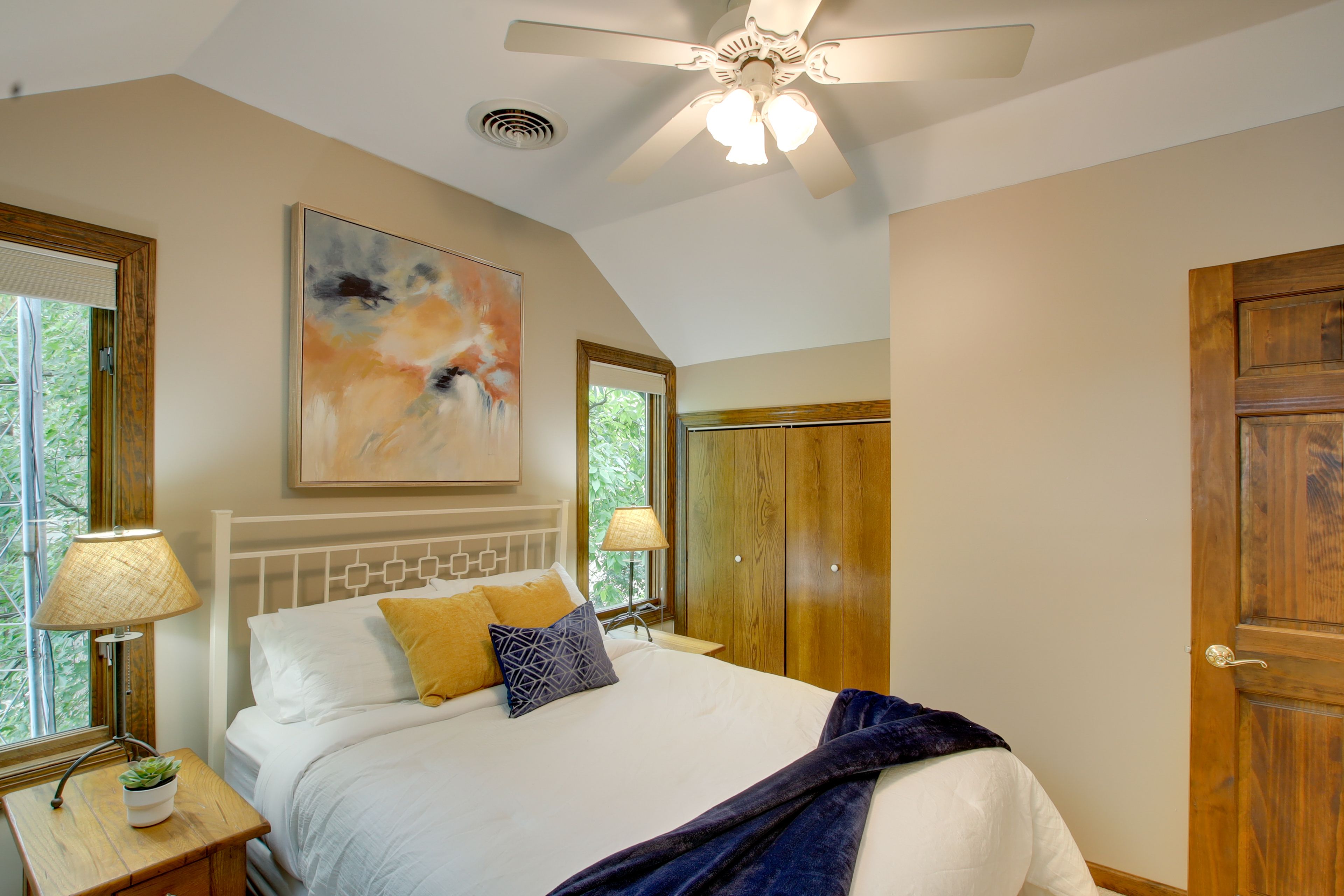 Bedroom 1 | Queen Bed | Flat-Screen TV w/ Cable | Upper Floor