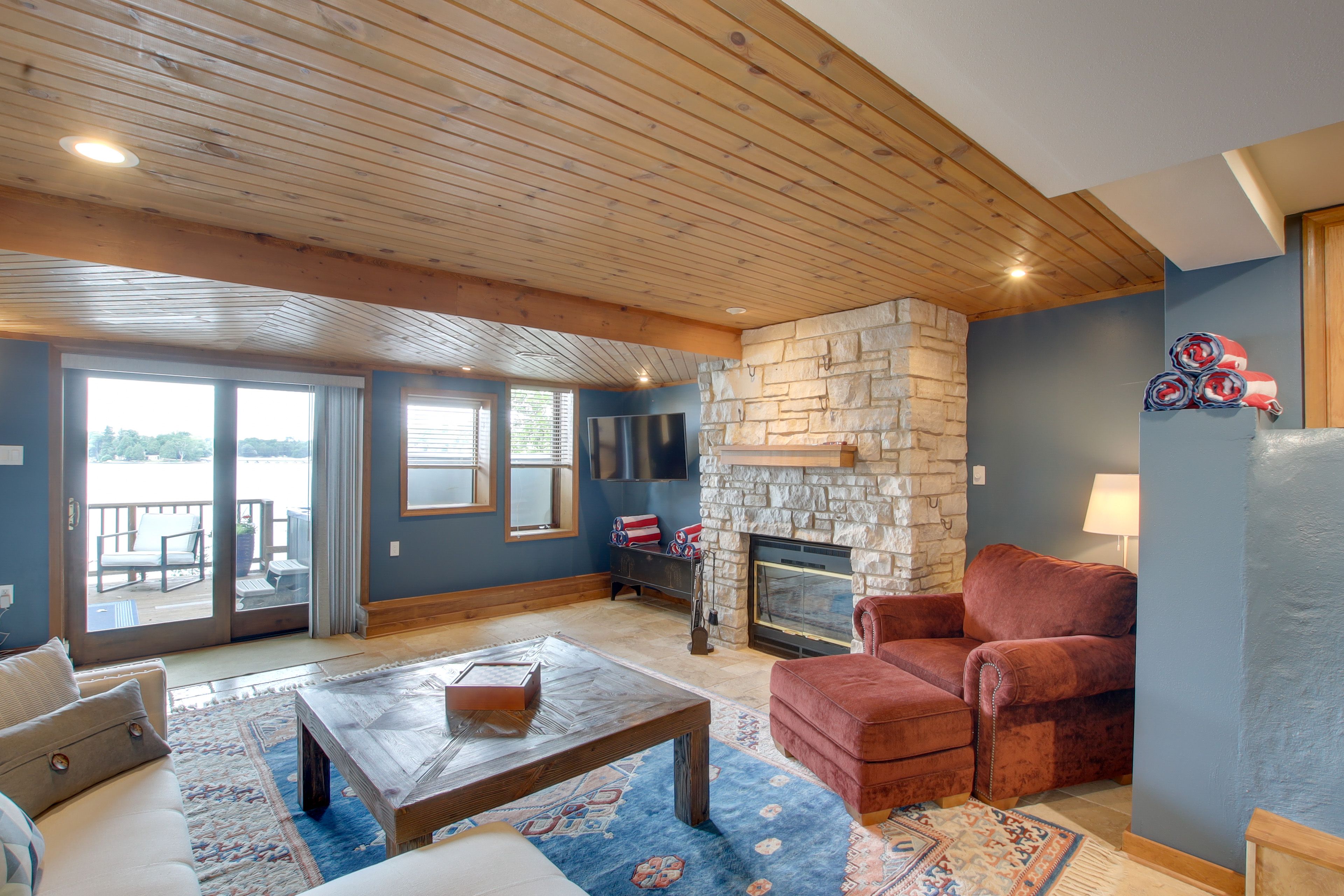 Lower Living Area | Sleeper Sofa | Flat-Screen TV w/ Cable | Lower Floor