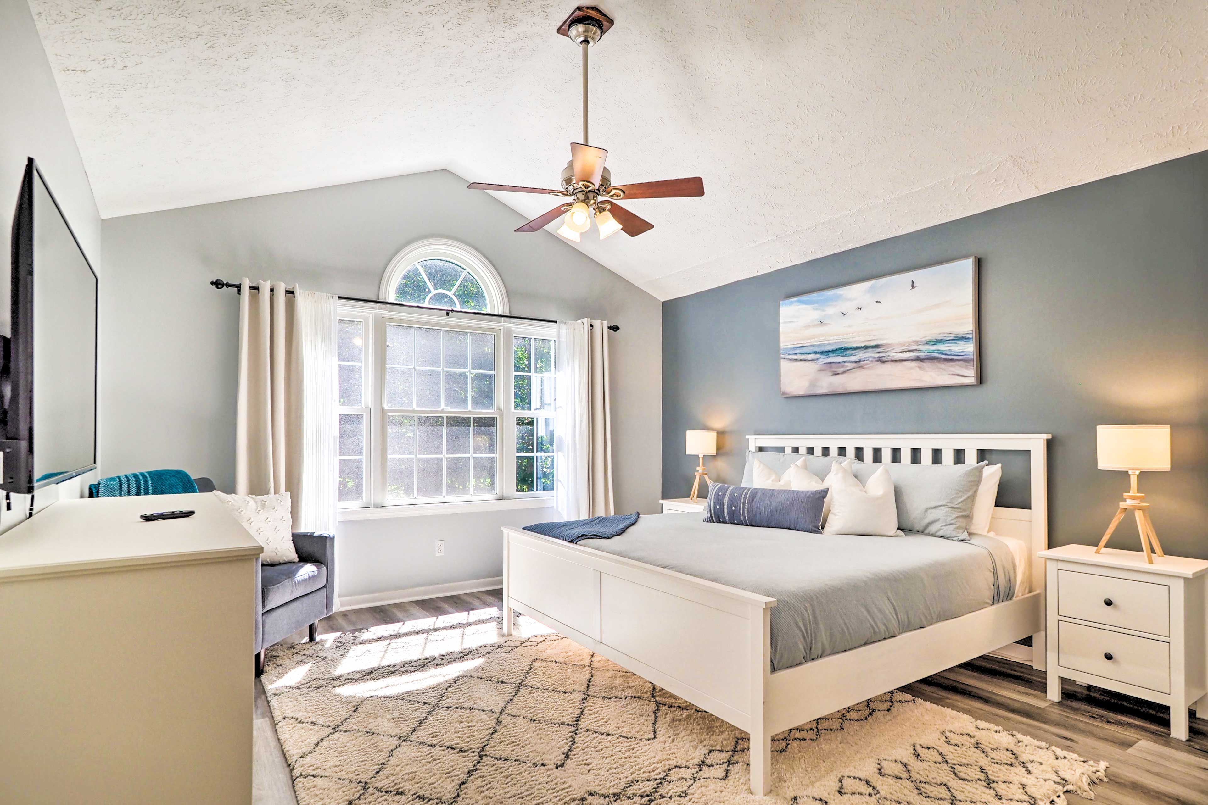 Bedroom 1 | King Bed | Linens Provided