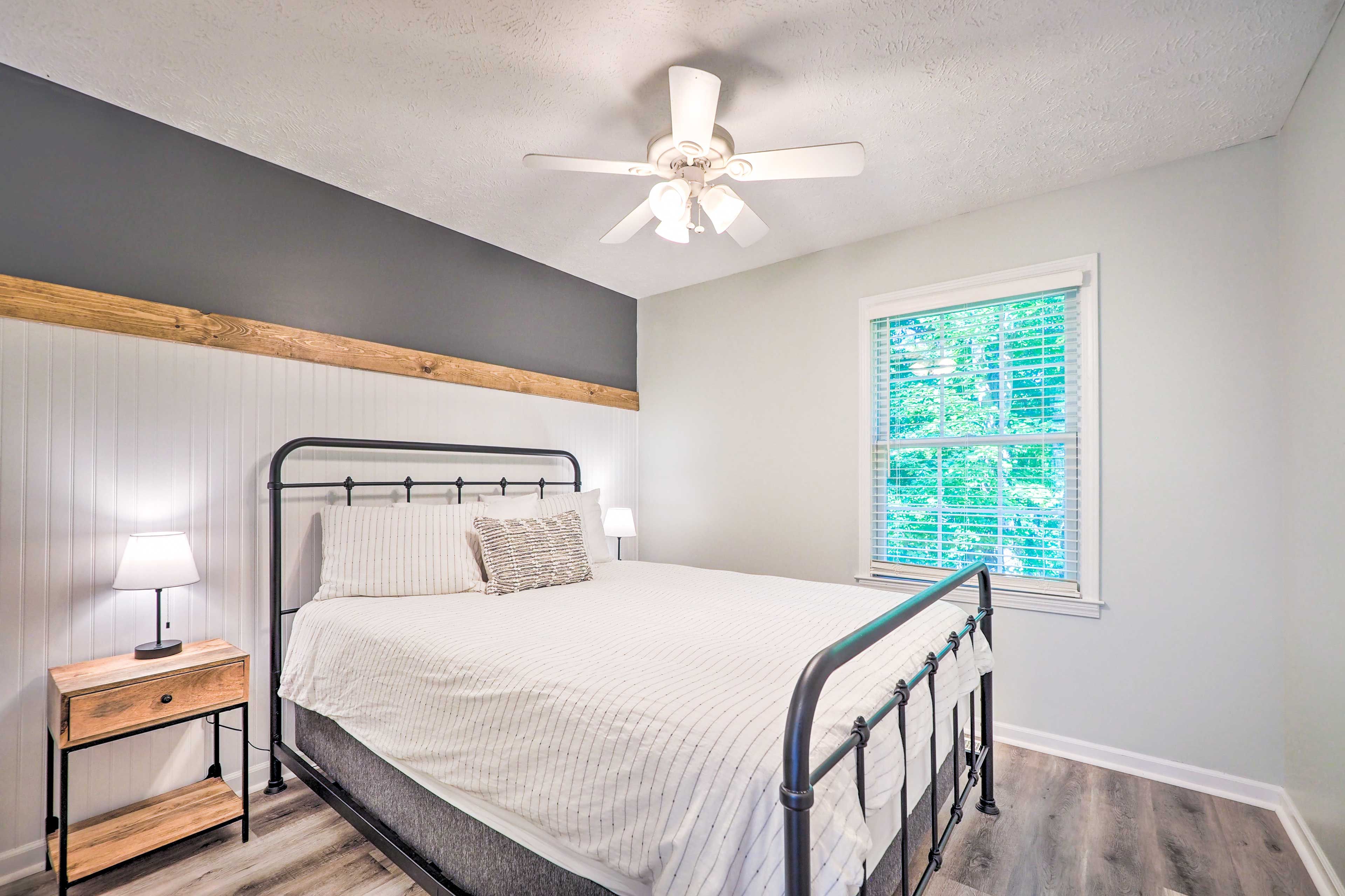 Bedroom 2 | Queen Bed