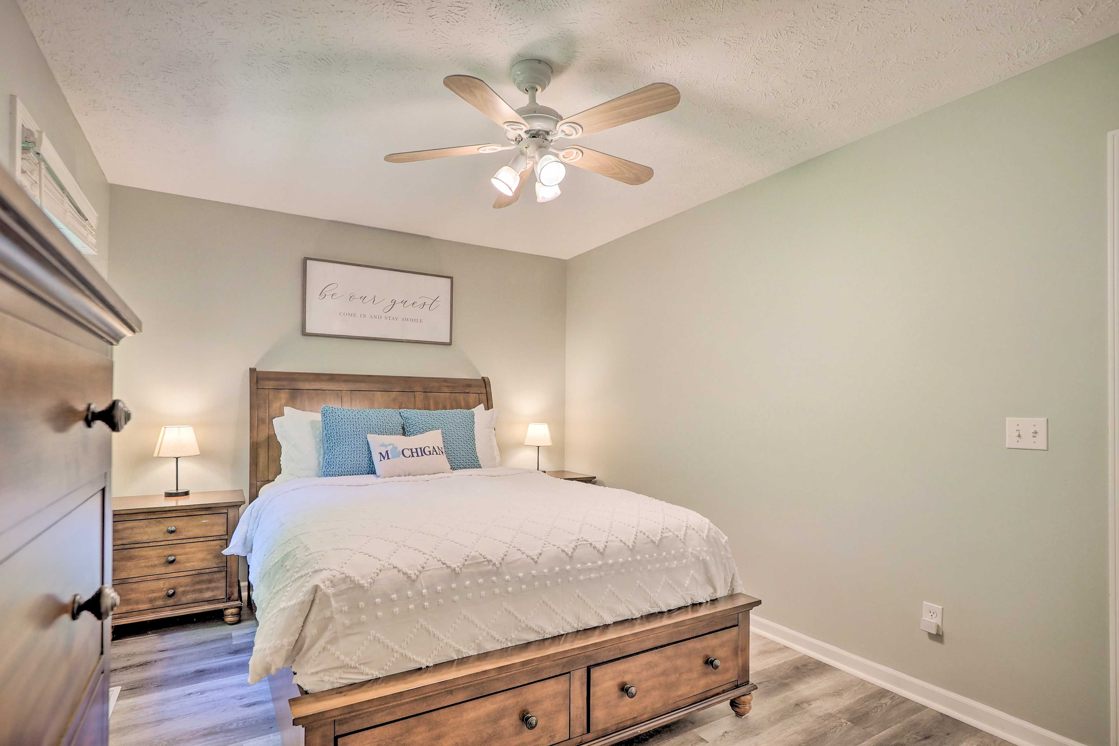 Bedroom 3 | Queen Bed