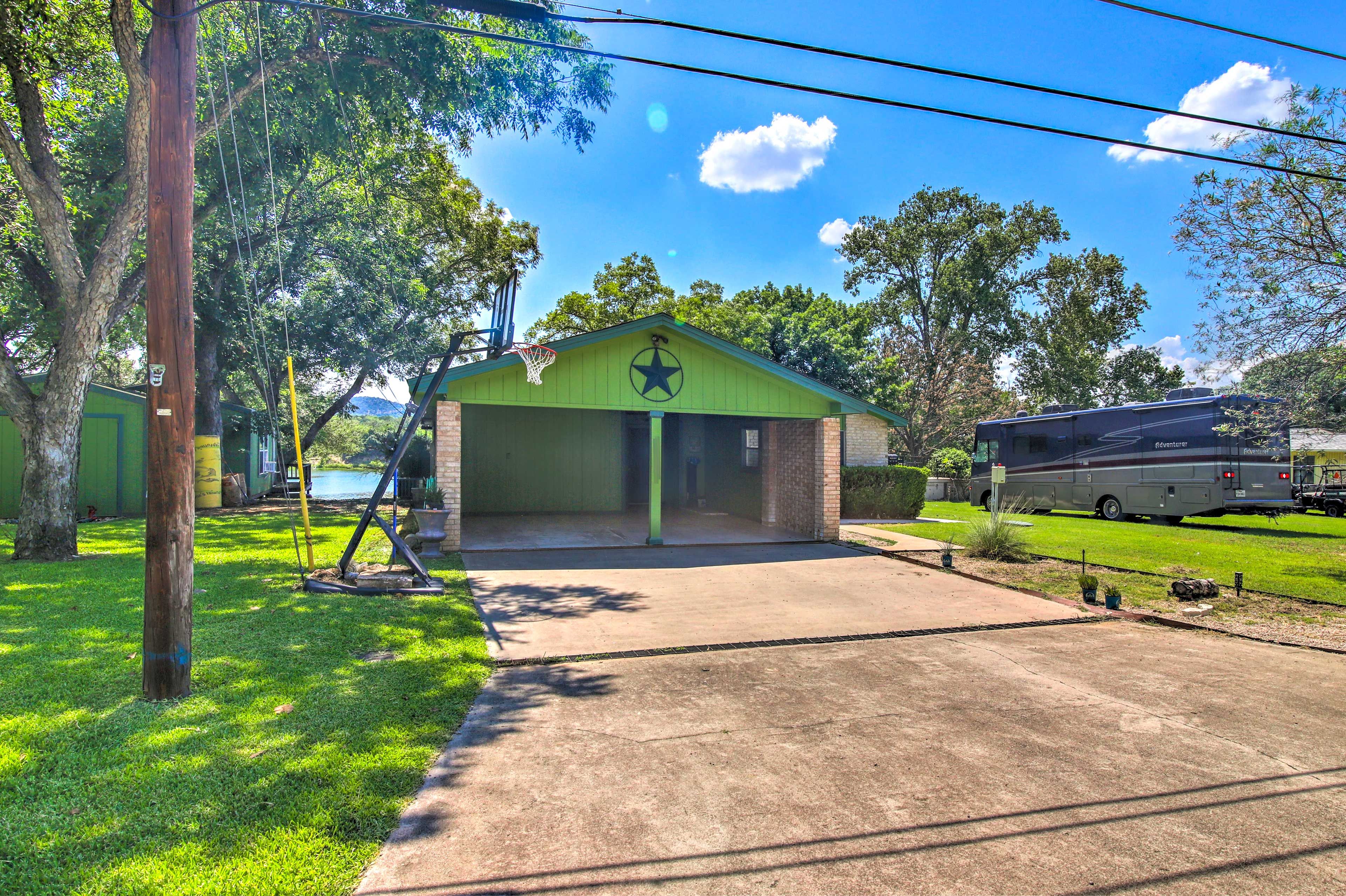 Parking | Driveway (4 Vehicles) | Carport (1 Vehicle)