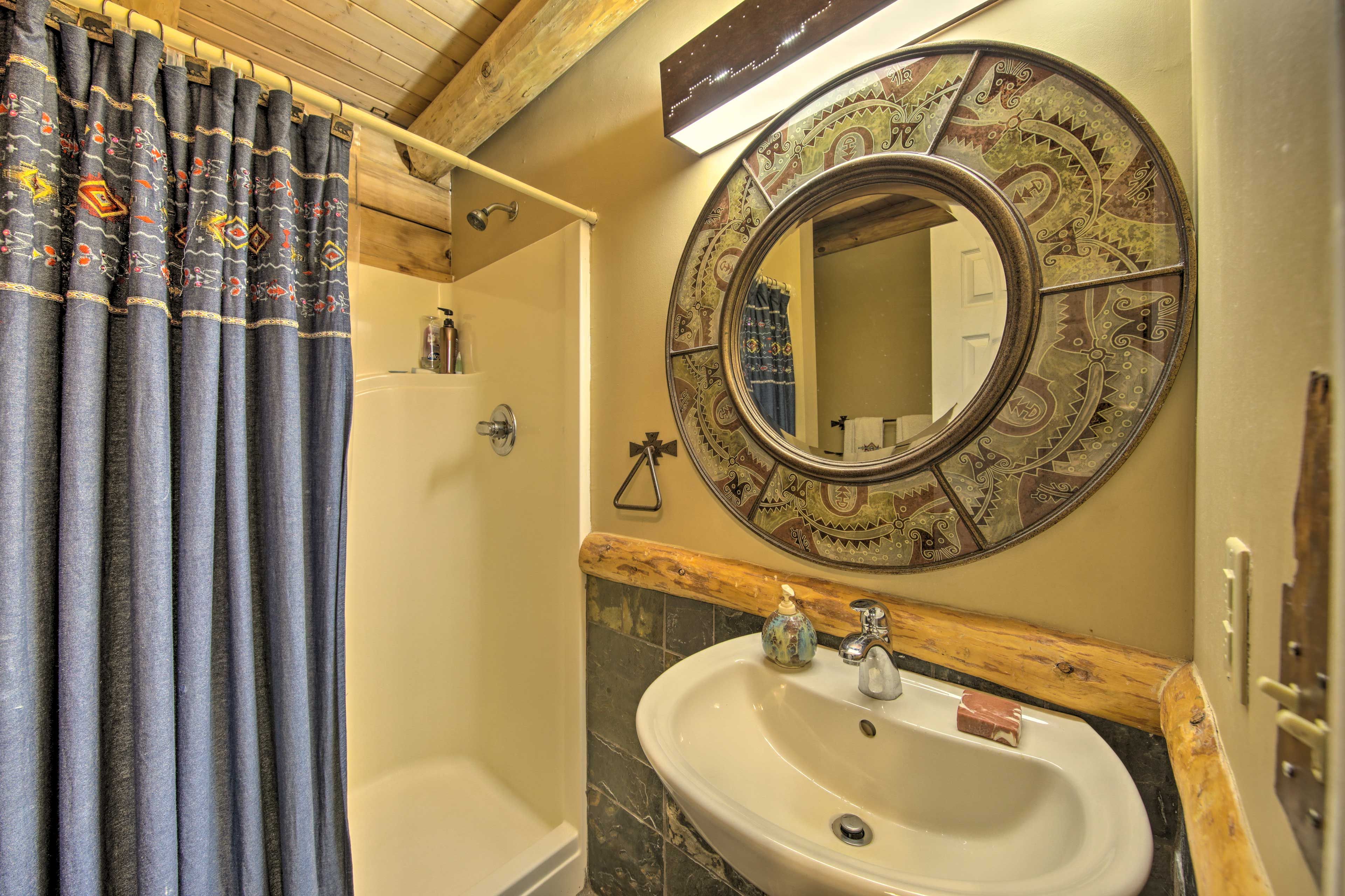 Full Bathroom | Complimentary Toiletries