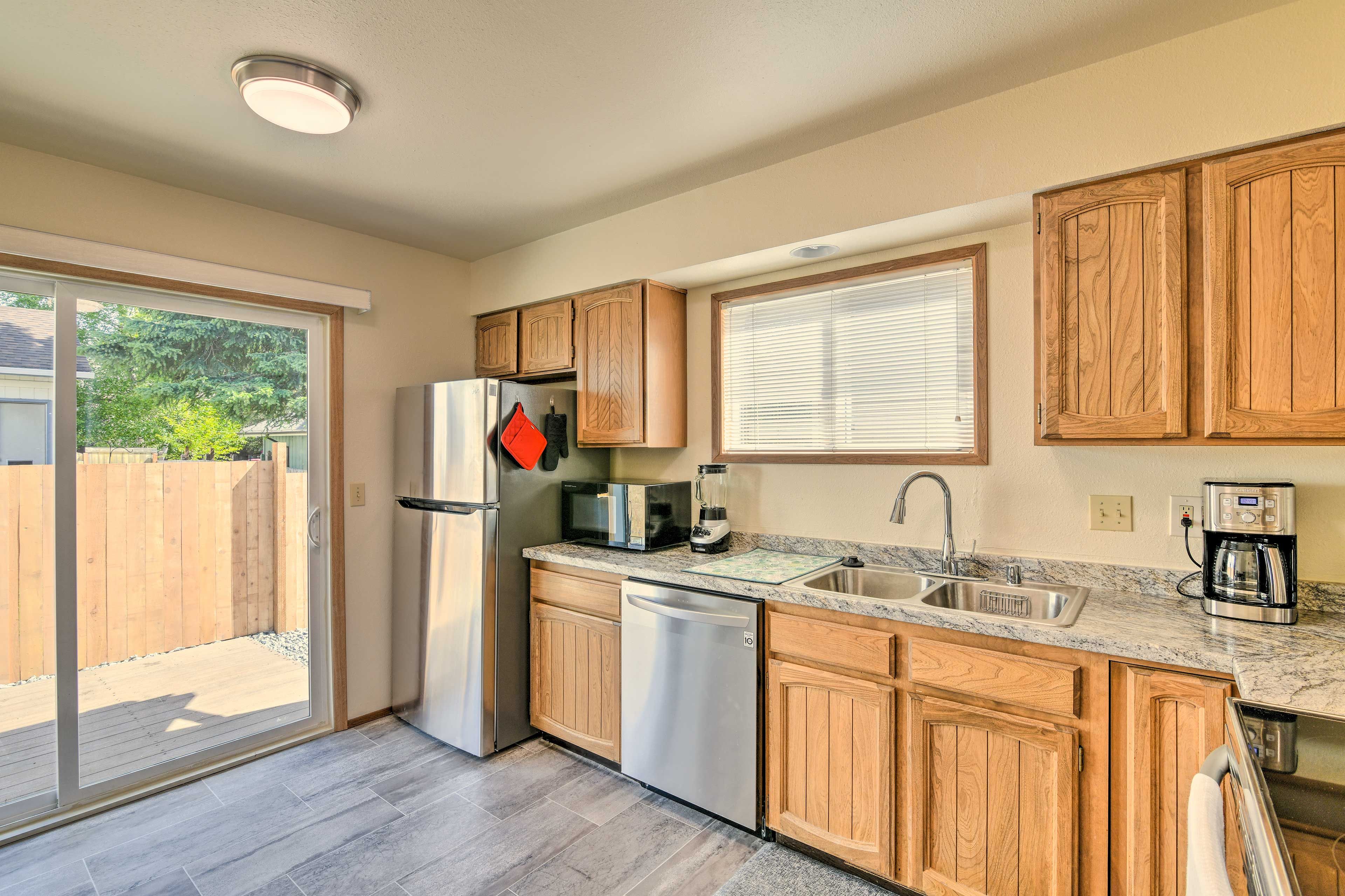 Kitchen | Single-Story Unit | Fully Equipped | Coffee Maker | Coffee & Tea