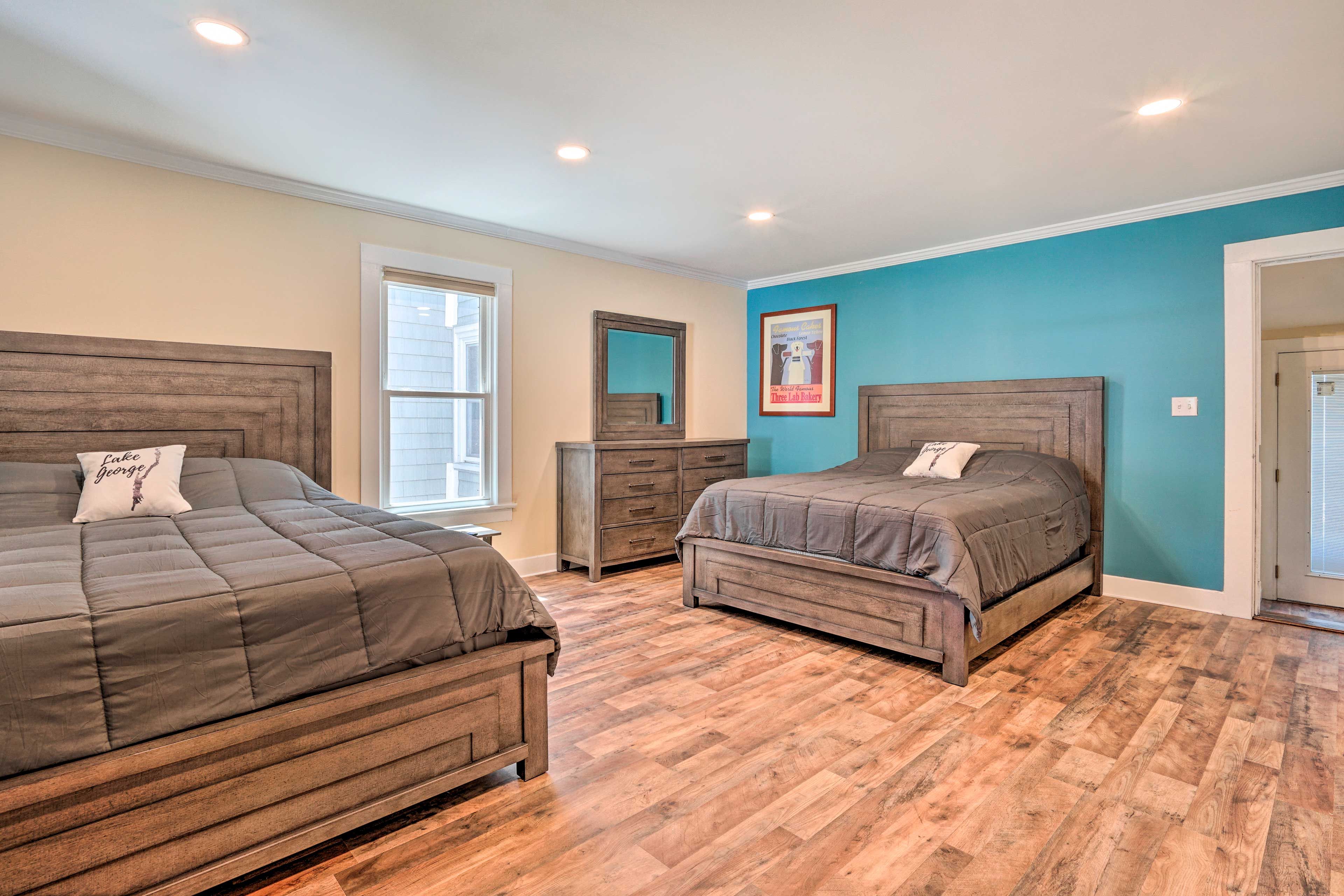 Bedroom 1 | King Bed | Queen Bed | Linens & Towels