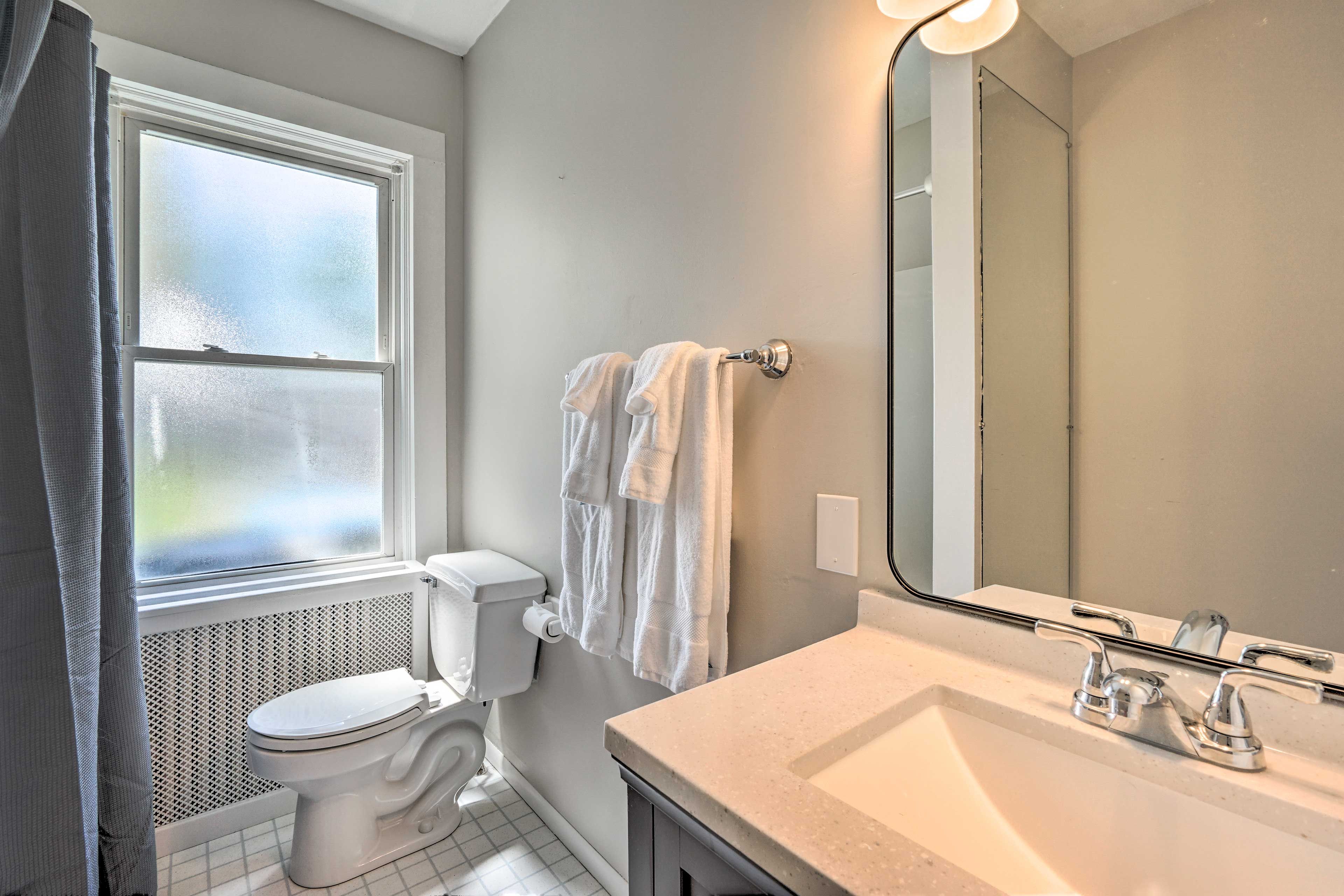 Full En-Suite Bathroom | Hair Dryer