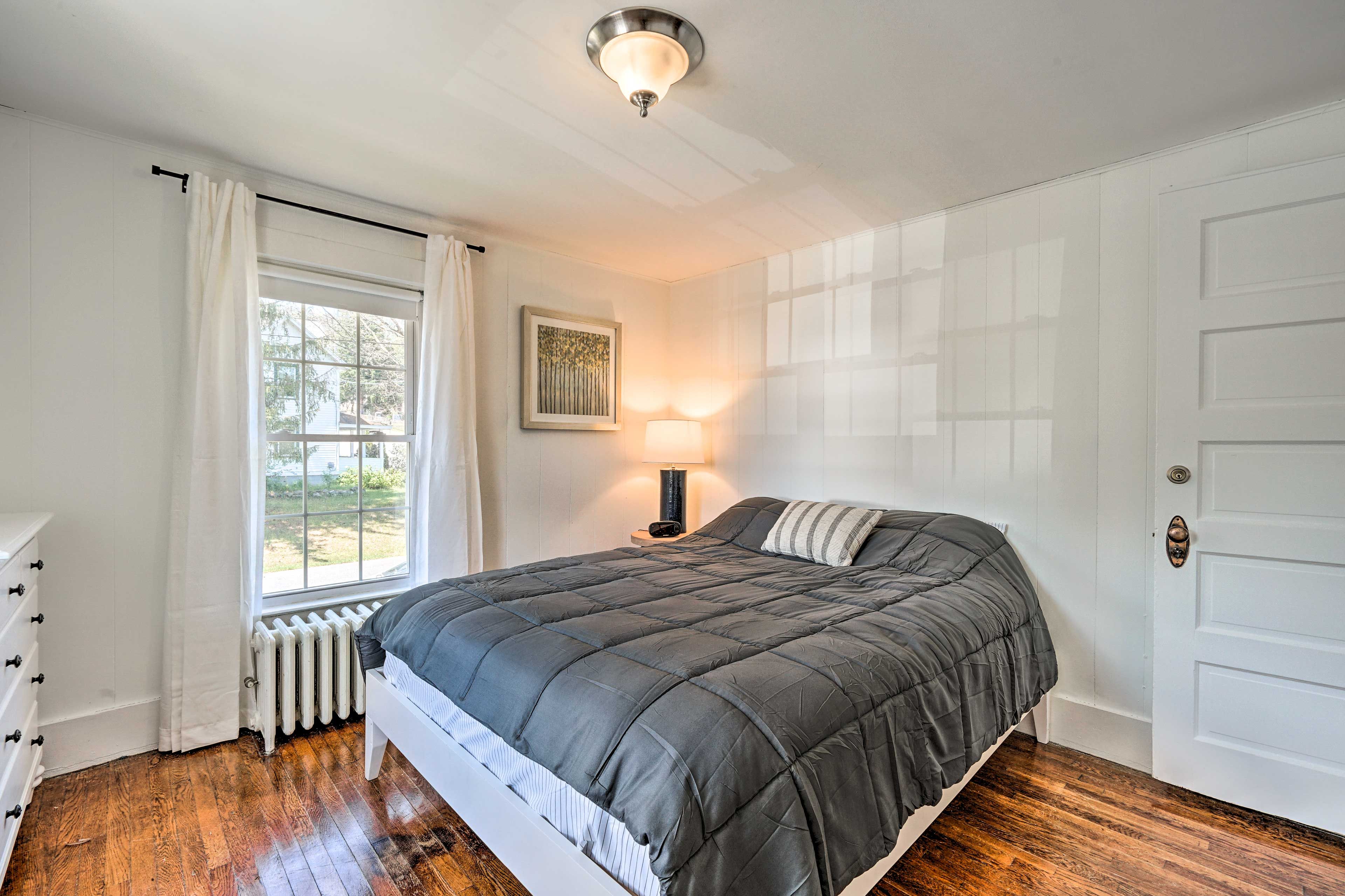 Bedroom 4 | Queen Bed