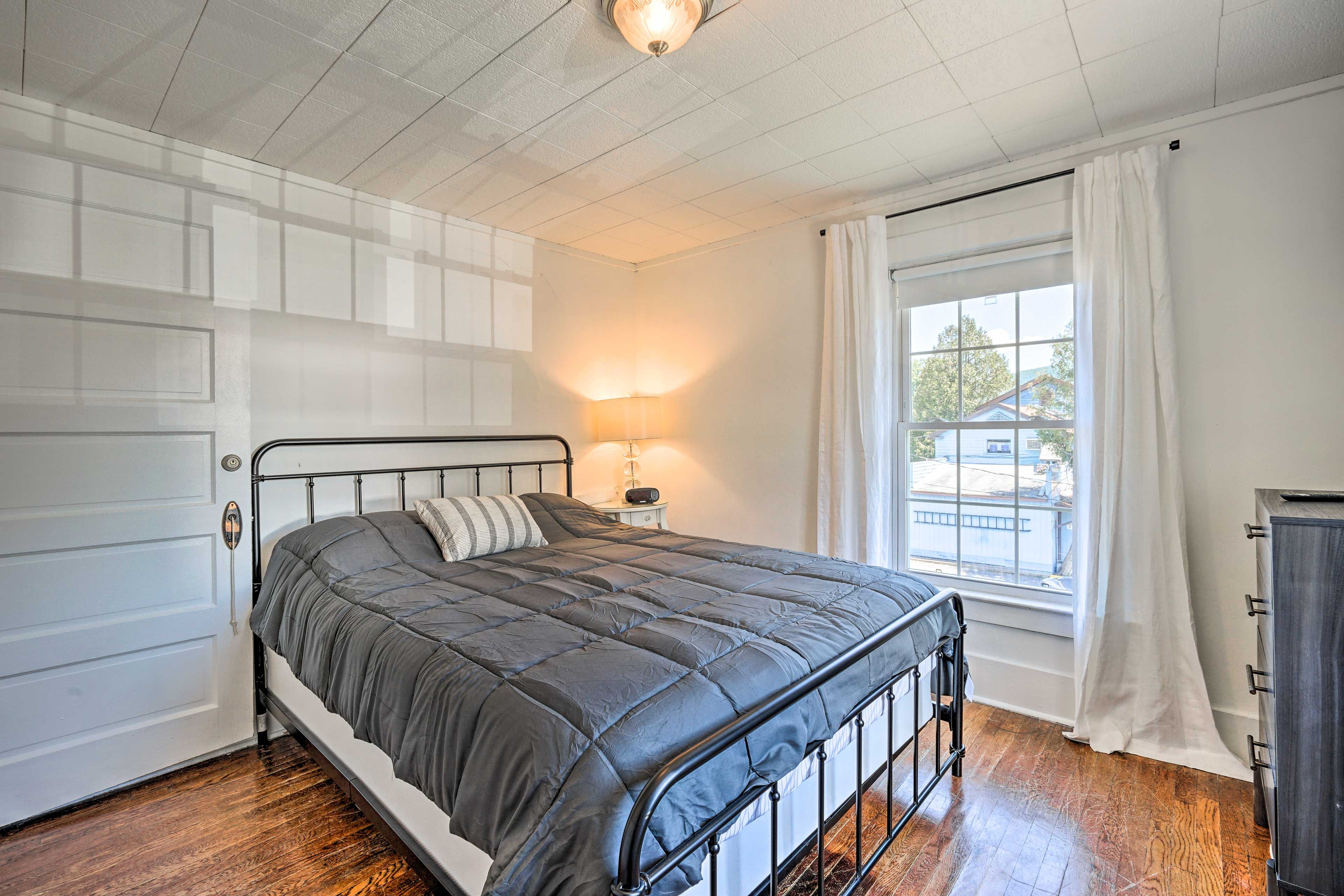 Bedroom 3 | Queen Bed