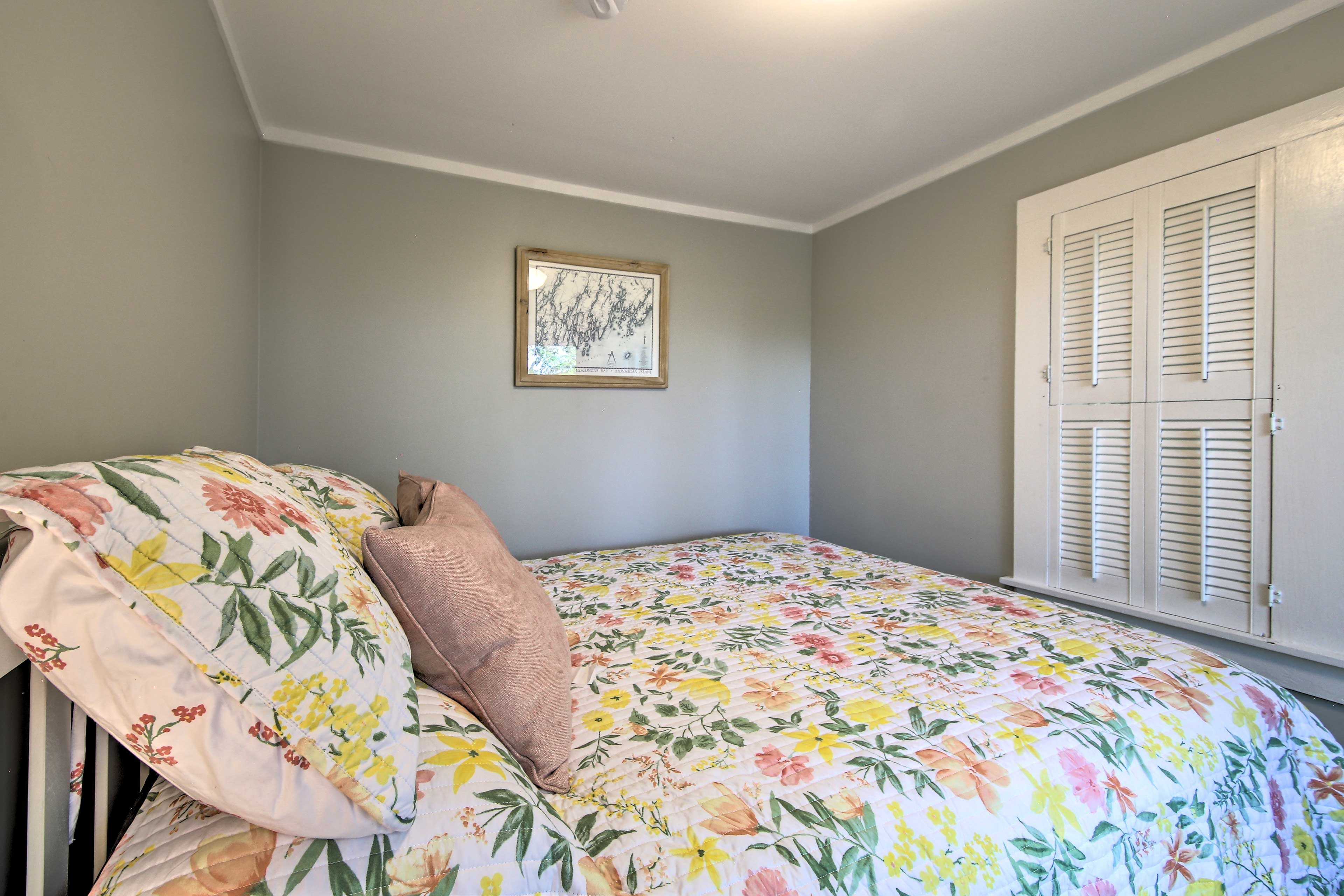 Bedroom | Queen Bed