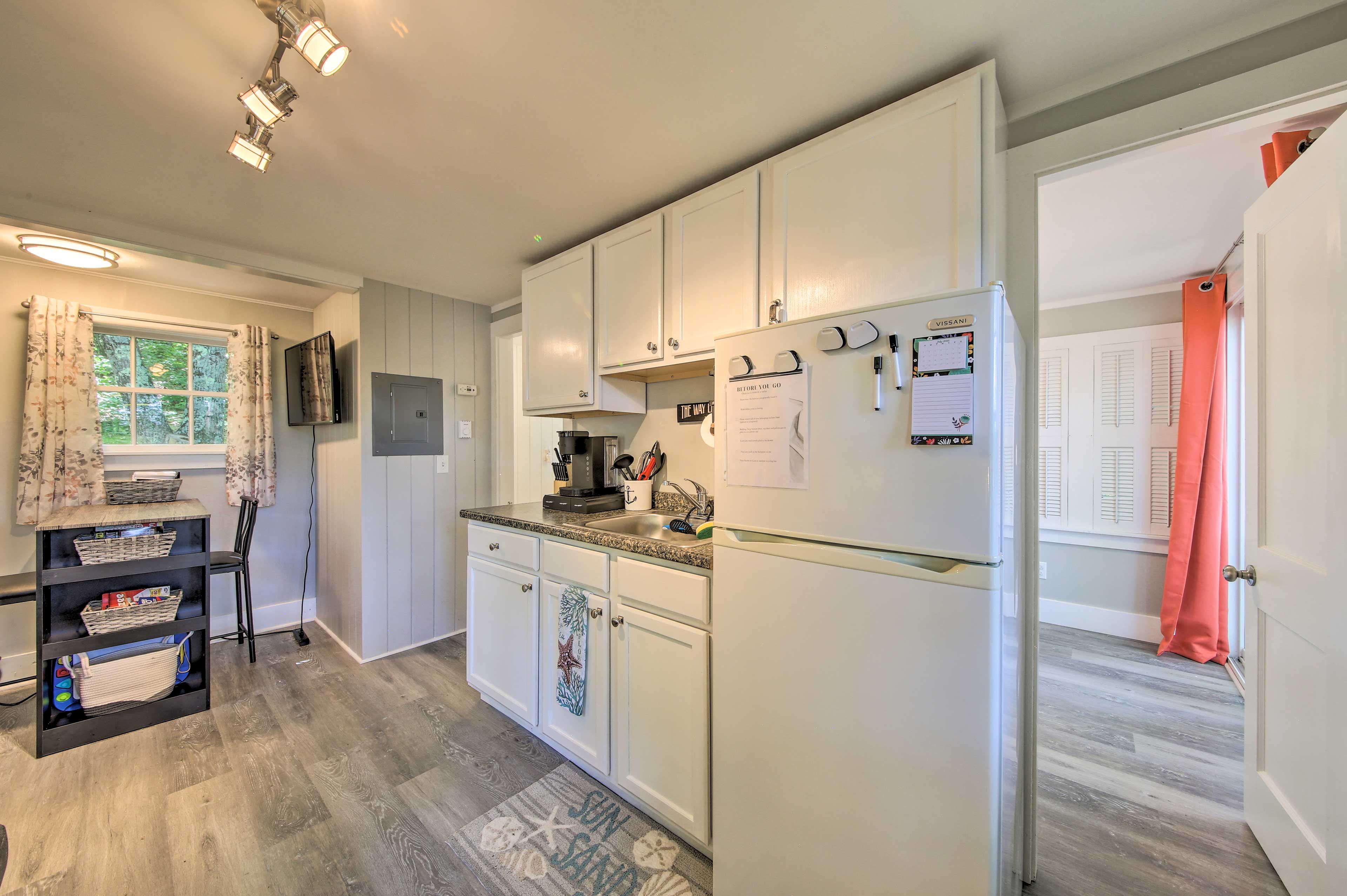 Kitchenette | Cooking Basics Provided