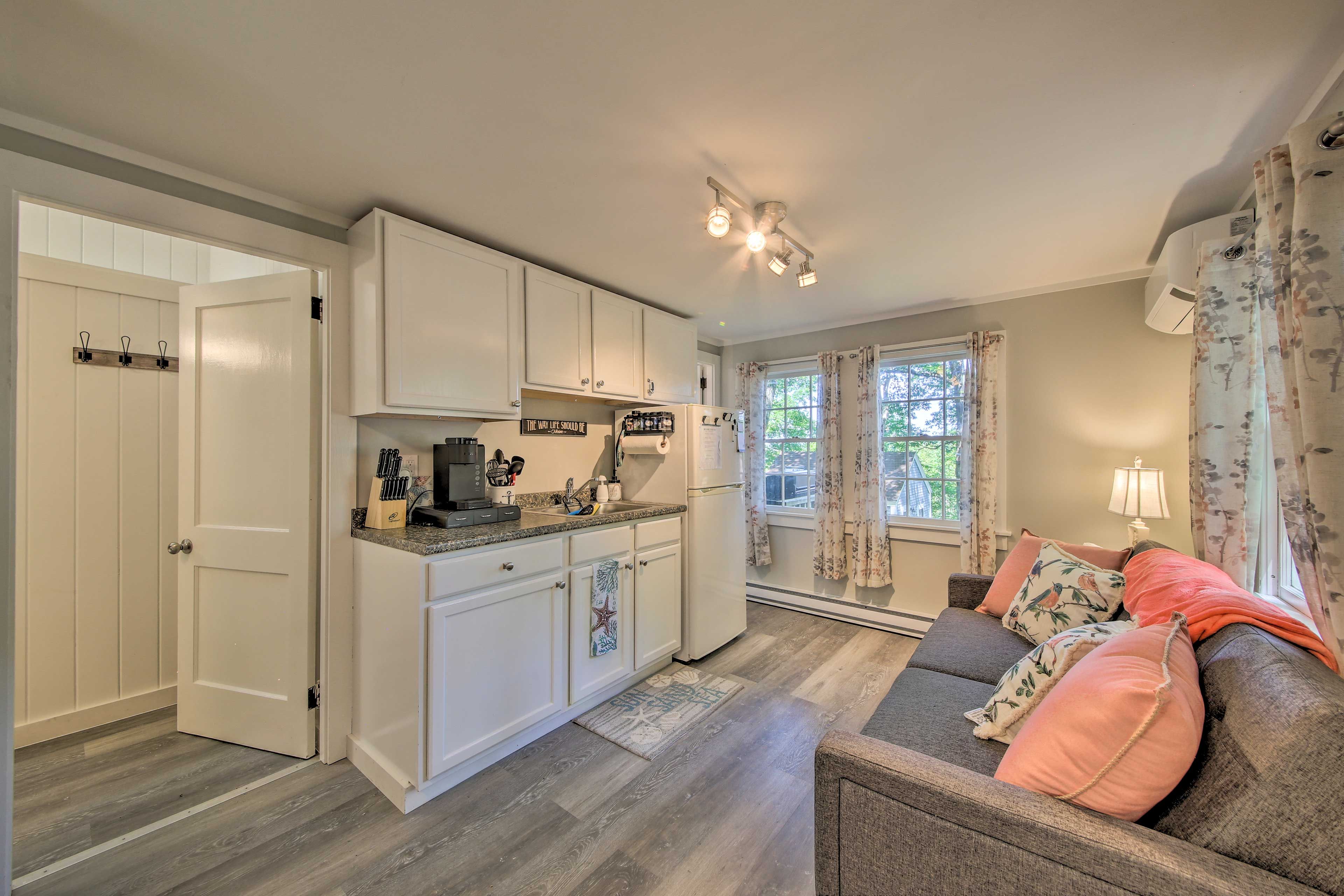 Living Room | Free WiFi | Futon