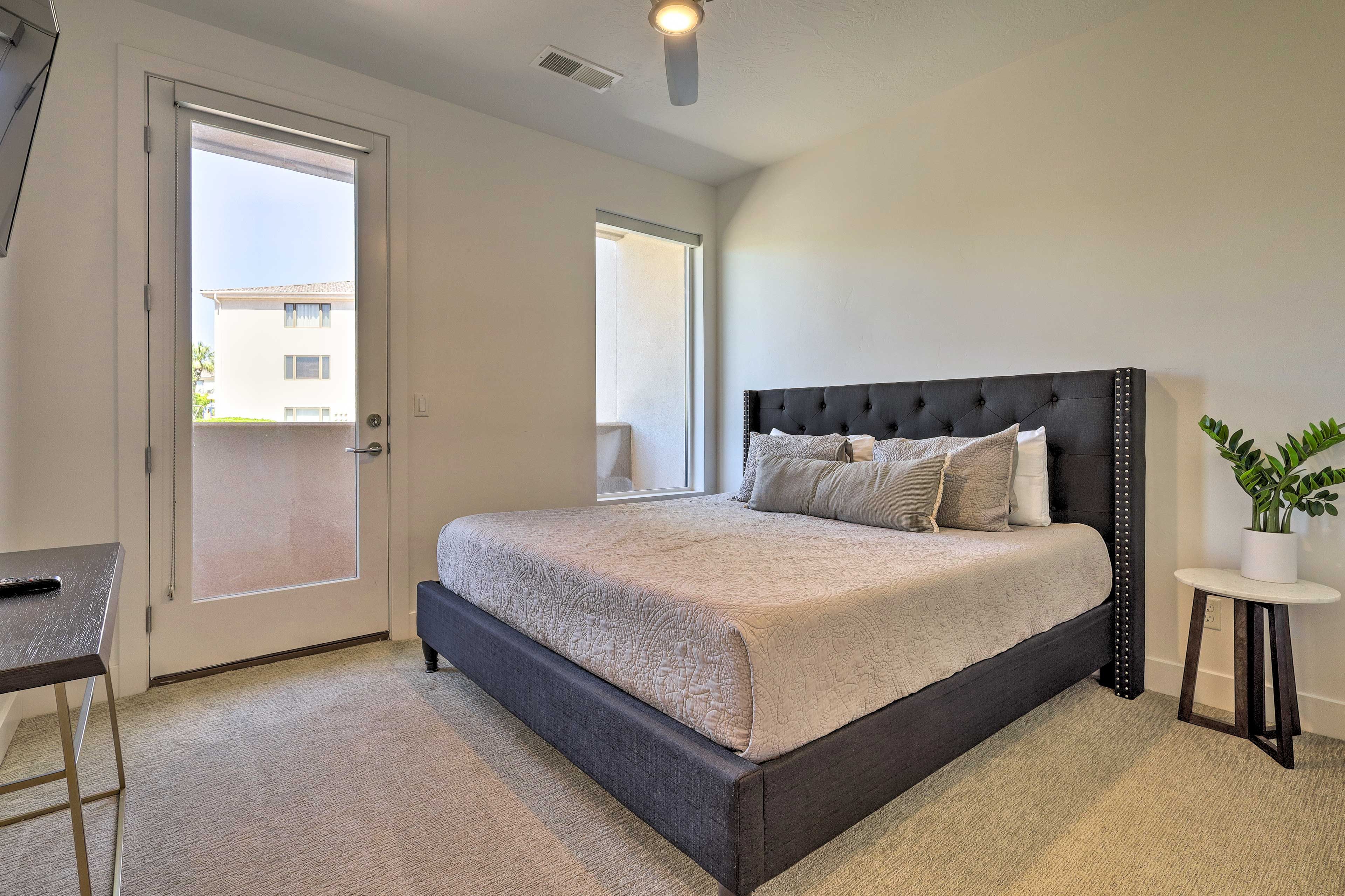 Bedroom 2 | King Bed | 2nd Level | En-Suite Bathroom | Smart TV | Balcony Access