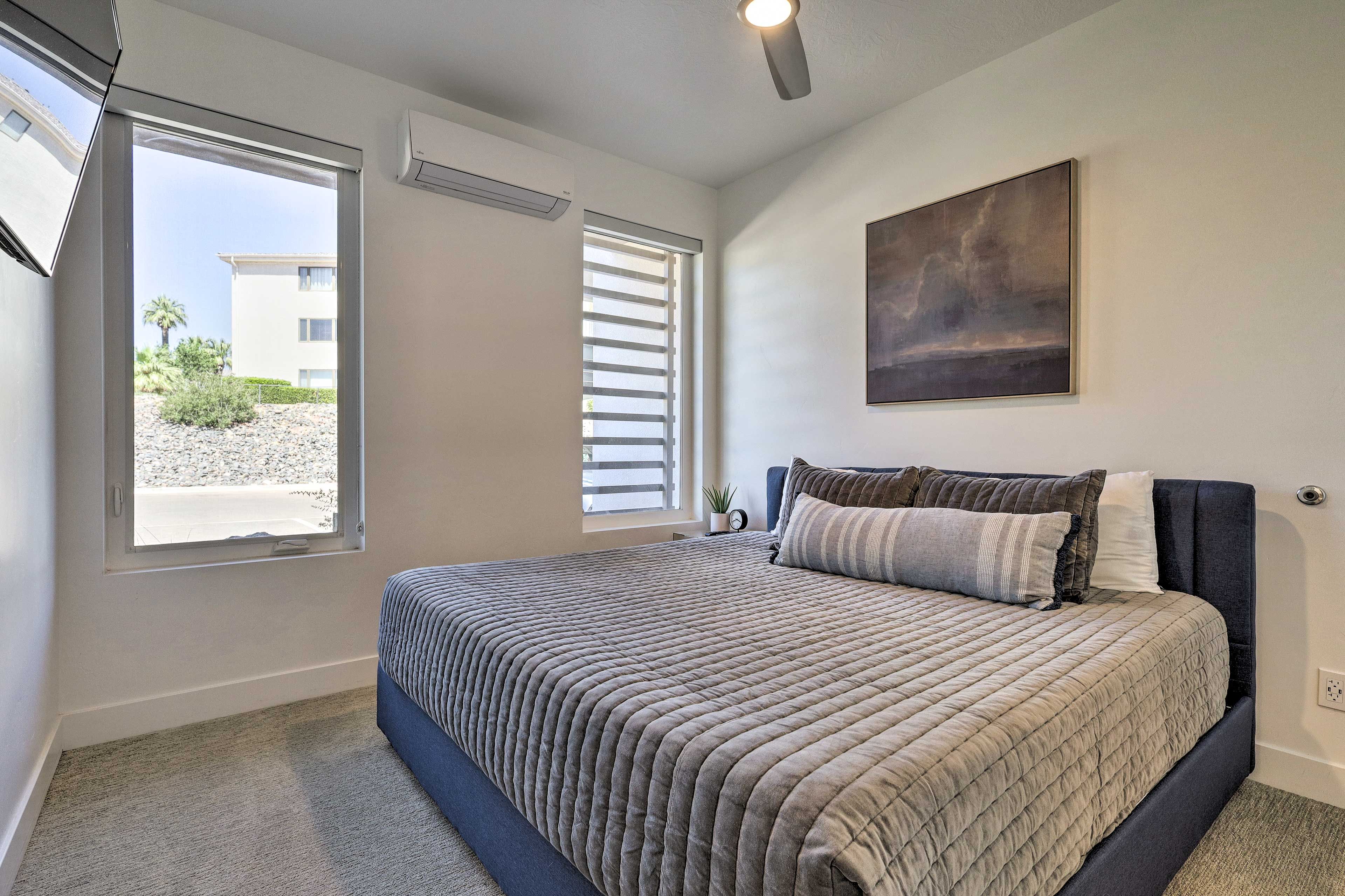 Bedroom 1 | King Bed | Main Level | En-Suite Bathroom | Smart TV