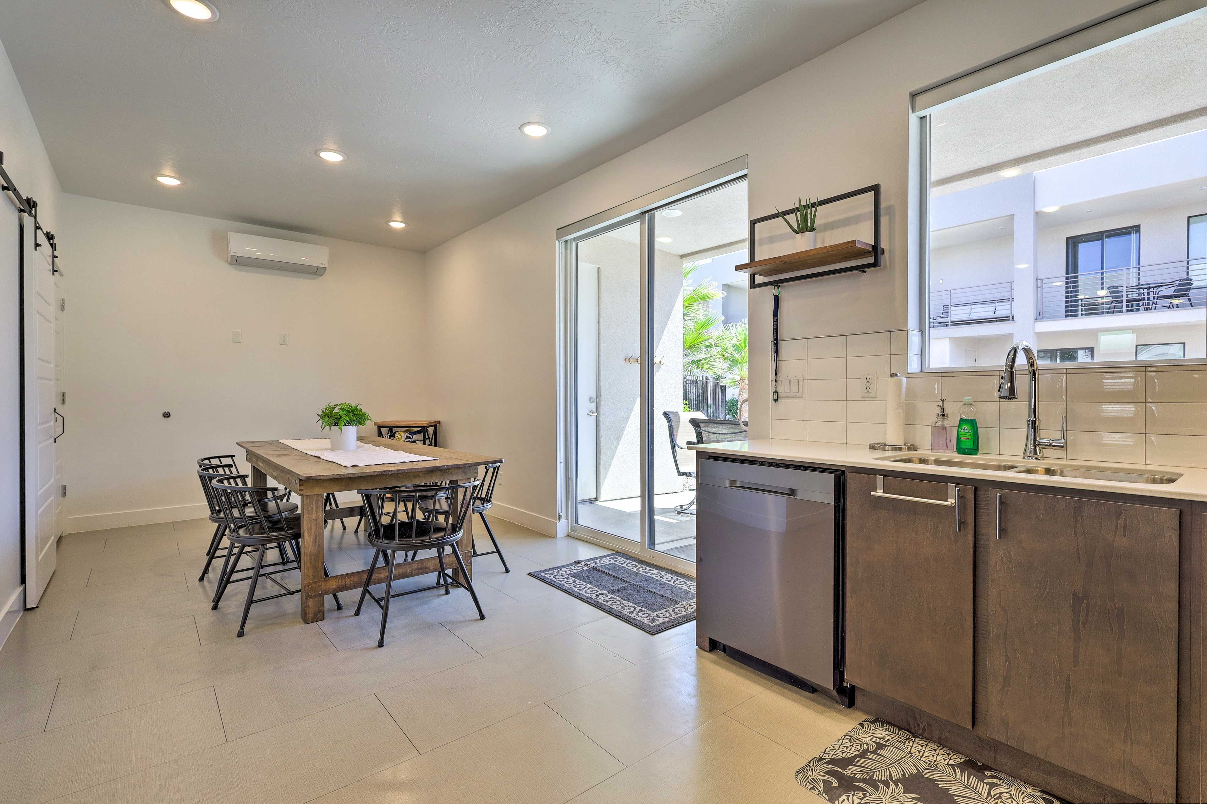 Dining Room | Dishware/Flatware Provided
