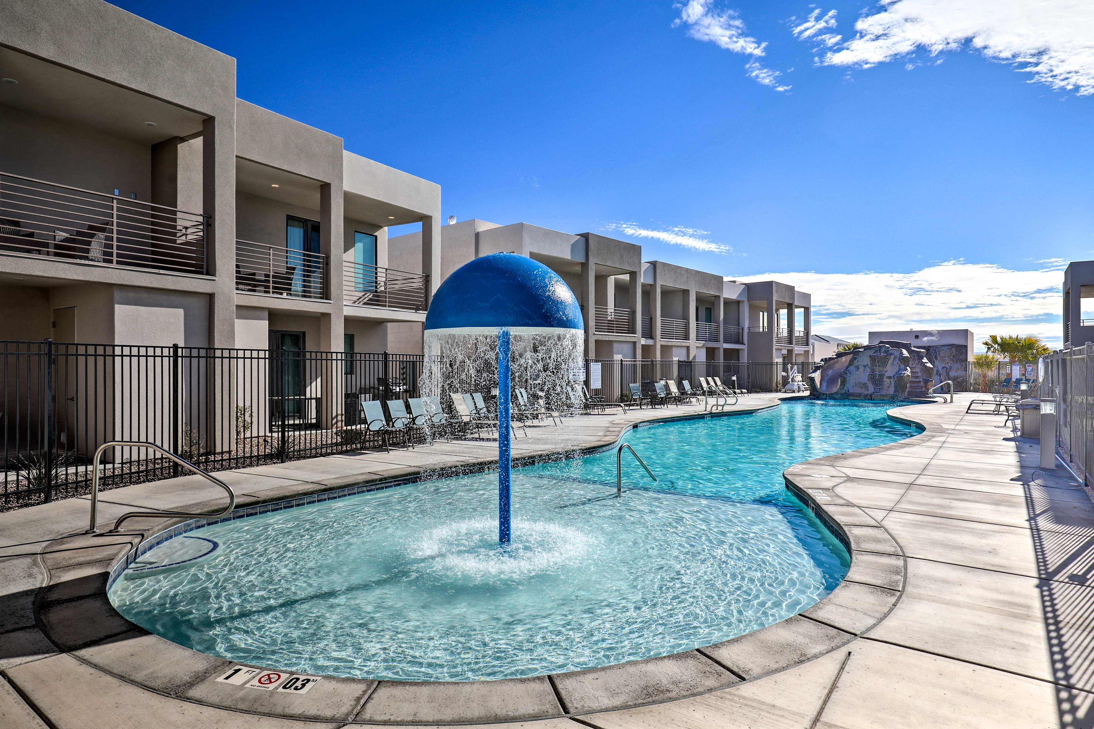 Community Amenities | Outdoor Pool | Waterslide | Hot Tub | Splash Pad