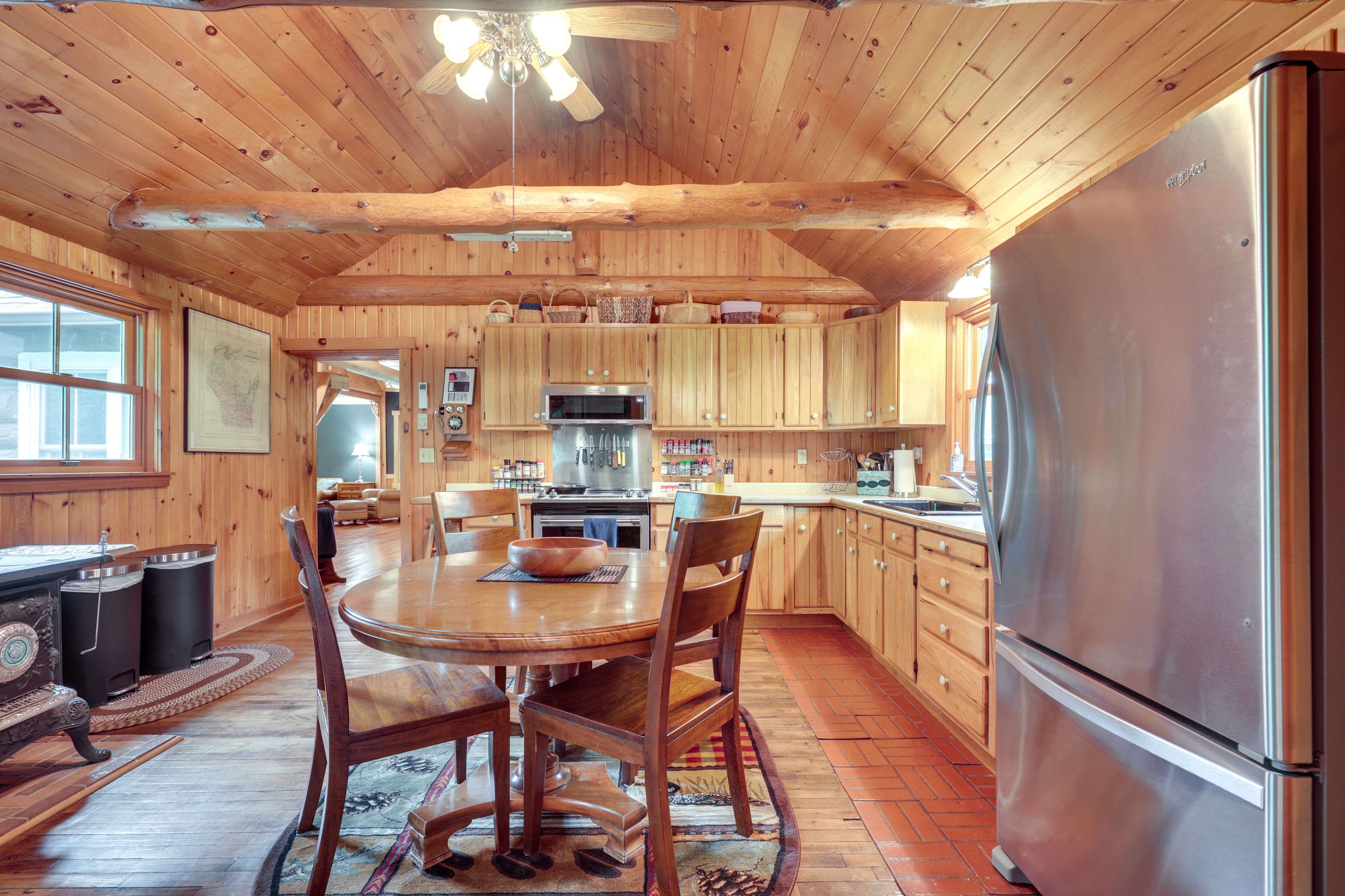 Dining Area | Dishes & Flatware Provided