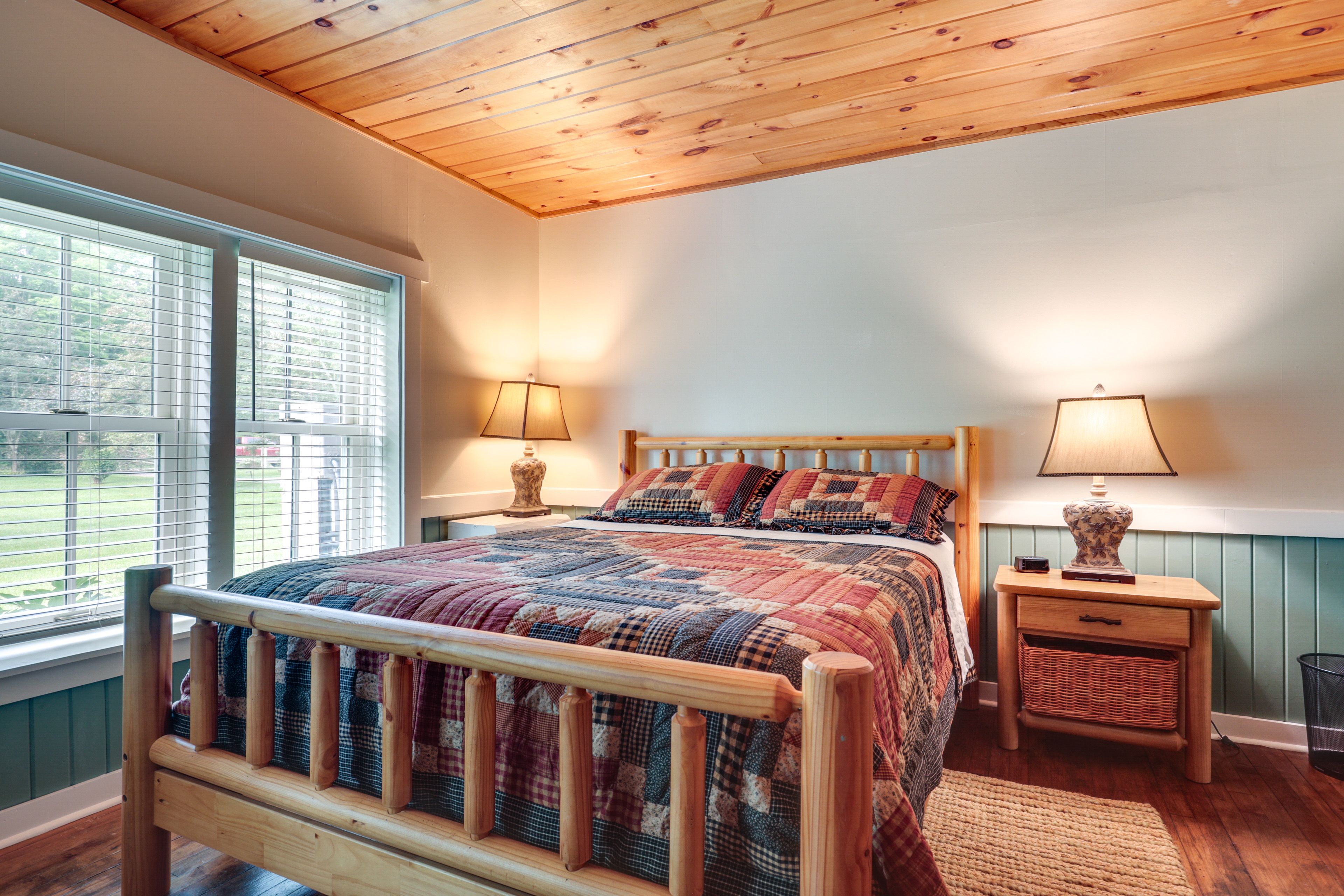 Bedroom 2 | Full Bed | Main Floor